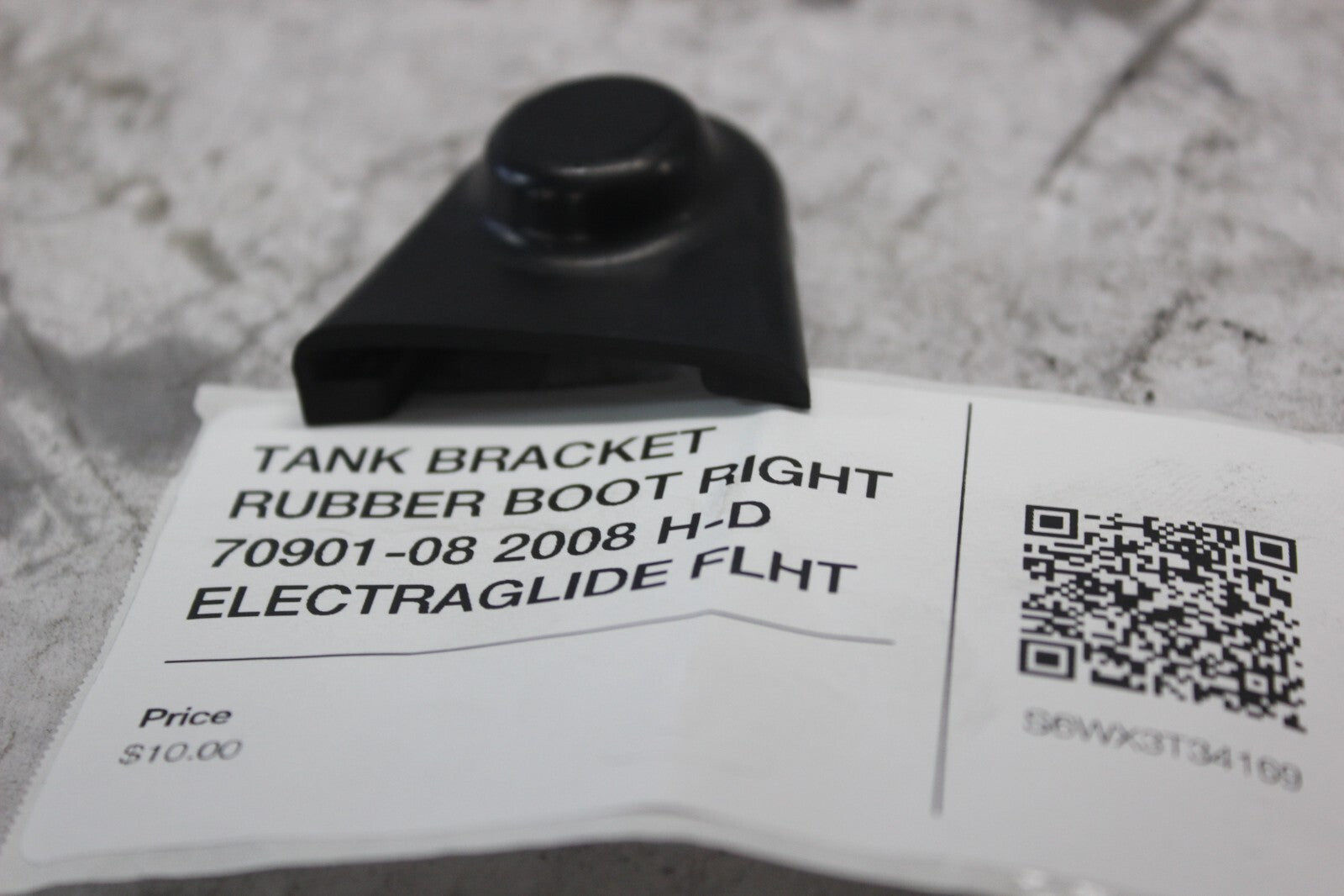 TANK BRACKET RUBBER BOOT RIGHT 70901-08 2008 H-D ELECTRAGLIDE FLHT