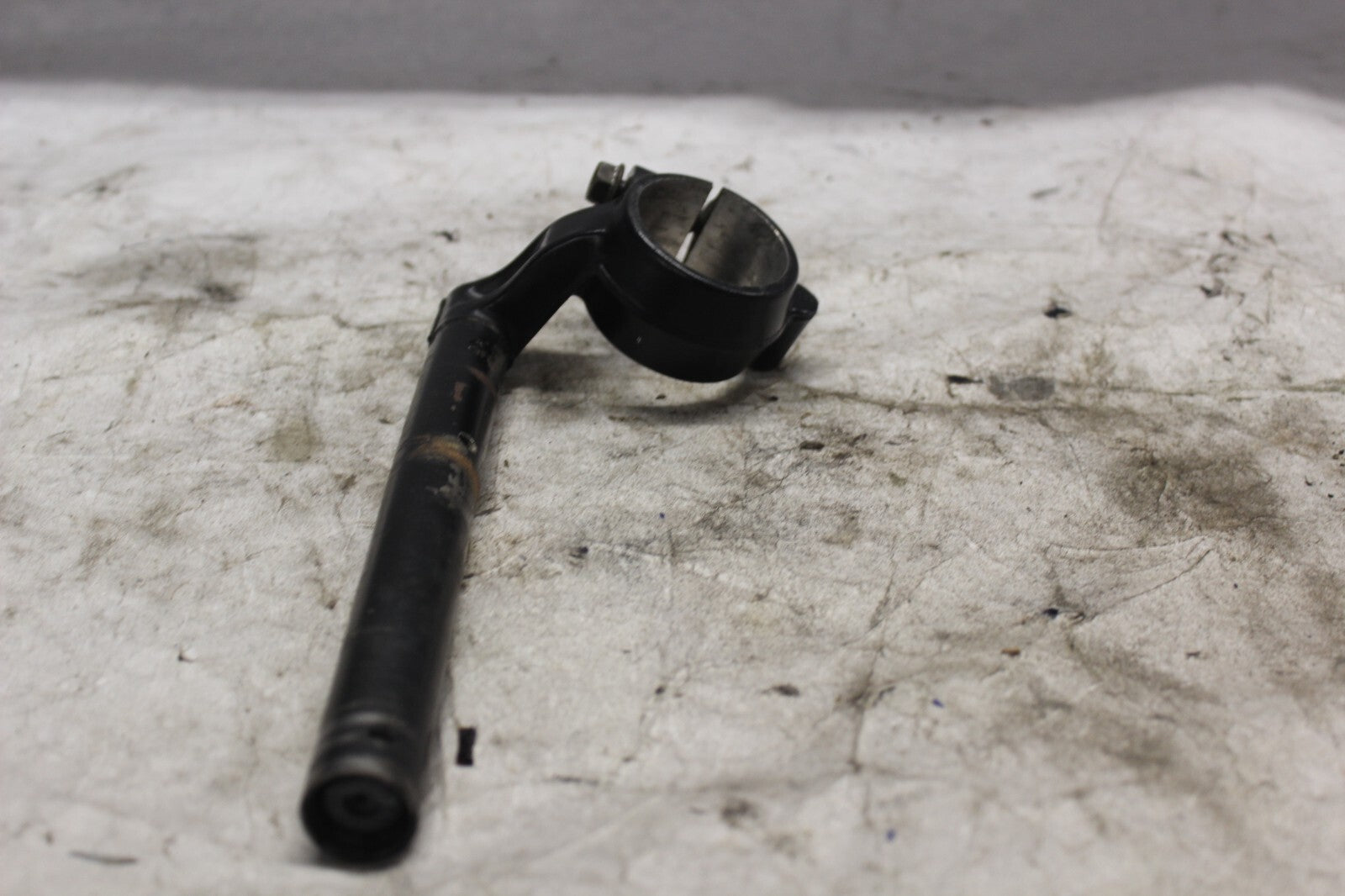 RIGHT HANDLEBAR BLACK SCRATCHED SEE PICS 53100-MAS-E00 1998 HONDA CBR900RR