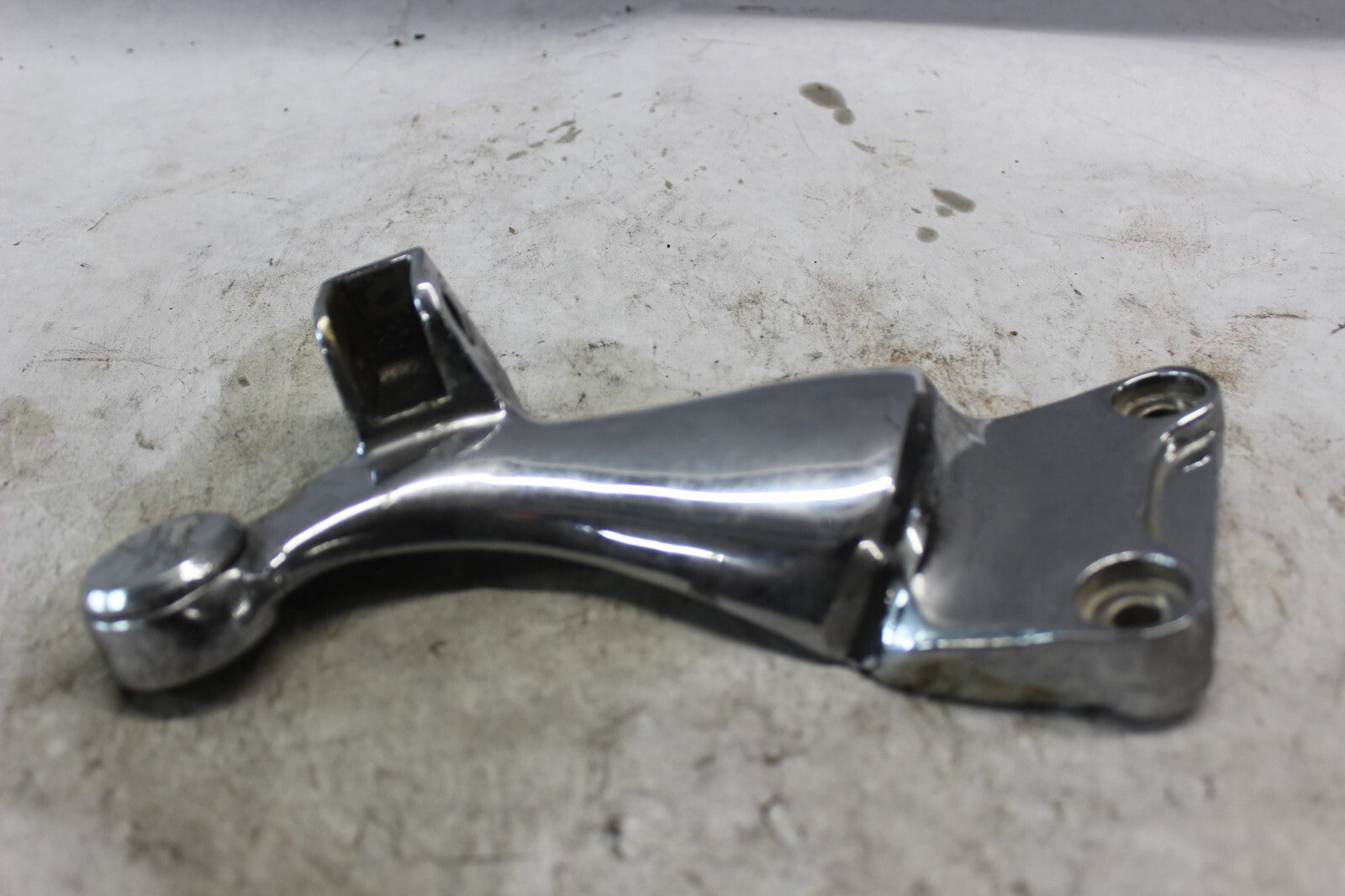 CHROME LEFT PASSENGER FOOTBAR BRACKET 43700-24F00 2002 SUZUKI HAYABUSA GSX1300R