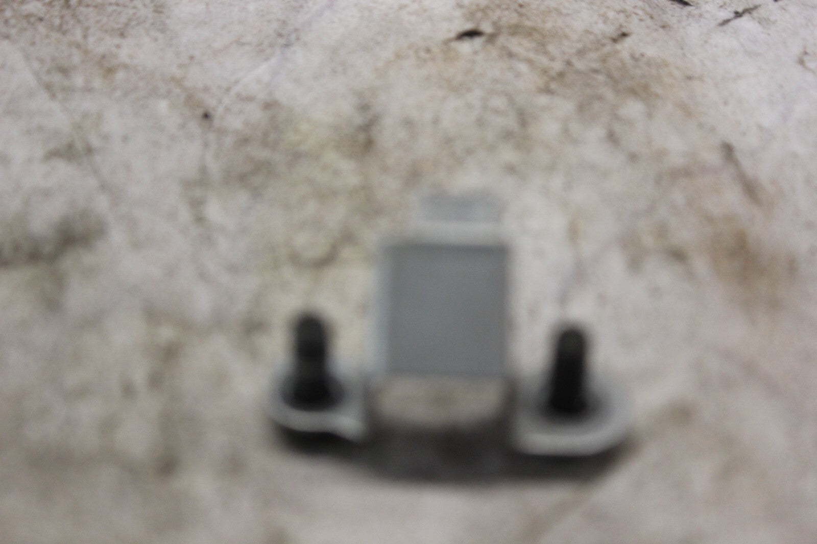 MAGNETO CLAMP W/ BOLTS 32371-24F00 2002 SUZUKI HAYABUSA GSX1300R