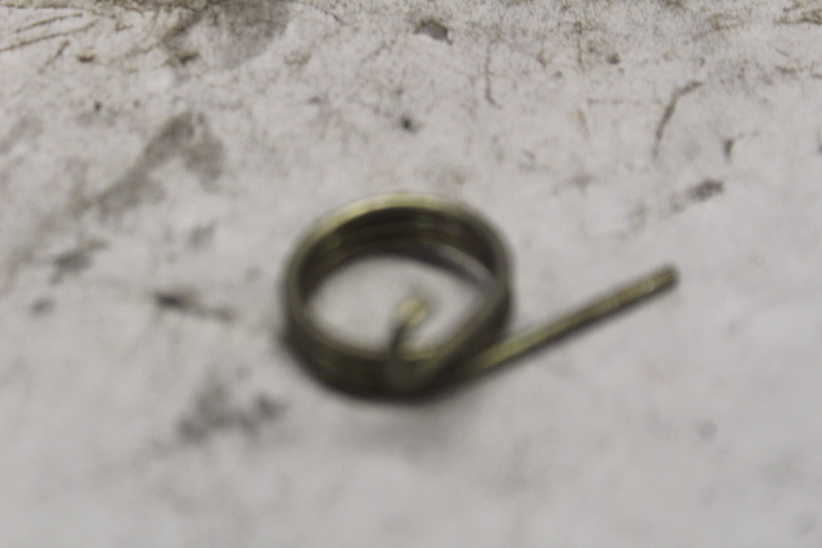 RIGHT SEAT LOCK SPRING B 77226-MA1-000 1982 HONDA GL500I SILVERWING