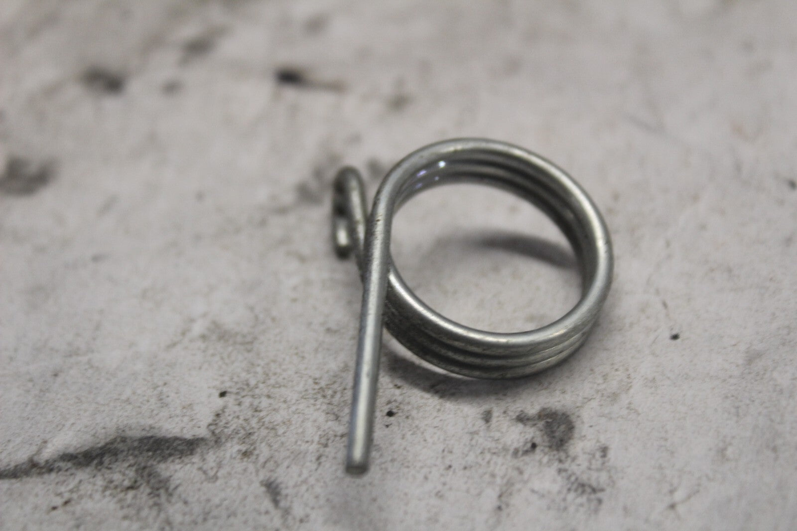 LEFT SEAT LOCK SPRING B 77227-MA1-000 1982 HONDA GL500I SILVERWING