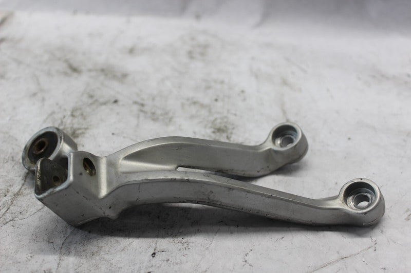 PASSENGER RIGHT FOOTREST BRACKET ONLY 43600-35F00 2002 SUZUKI GSX-R1000