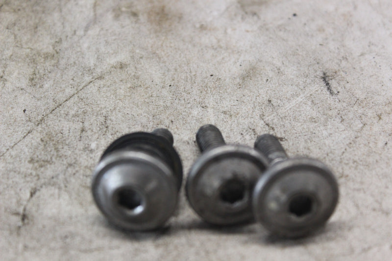 FOOTREST BRACKET MOUNTING BOLT 3PCS 09106-08147 2002 SUZUKI HAYABUSA GSX1300R