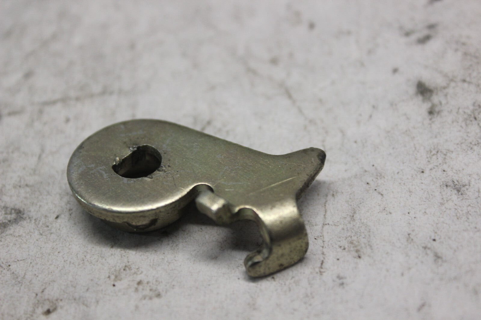 RIGHT SEAT LOCK PLATE 77222-MA1-000 1982 HONDA GL500I SILVERWING