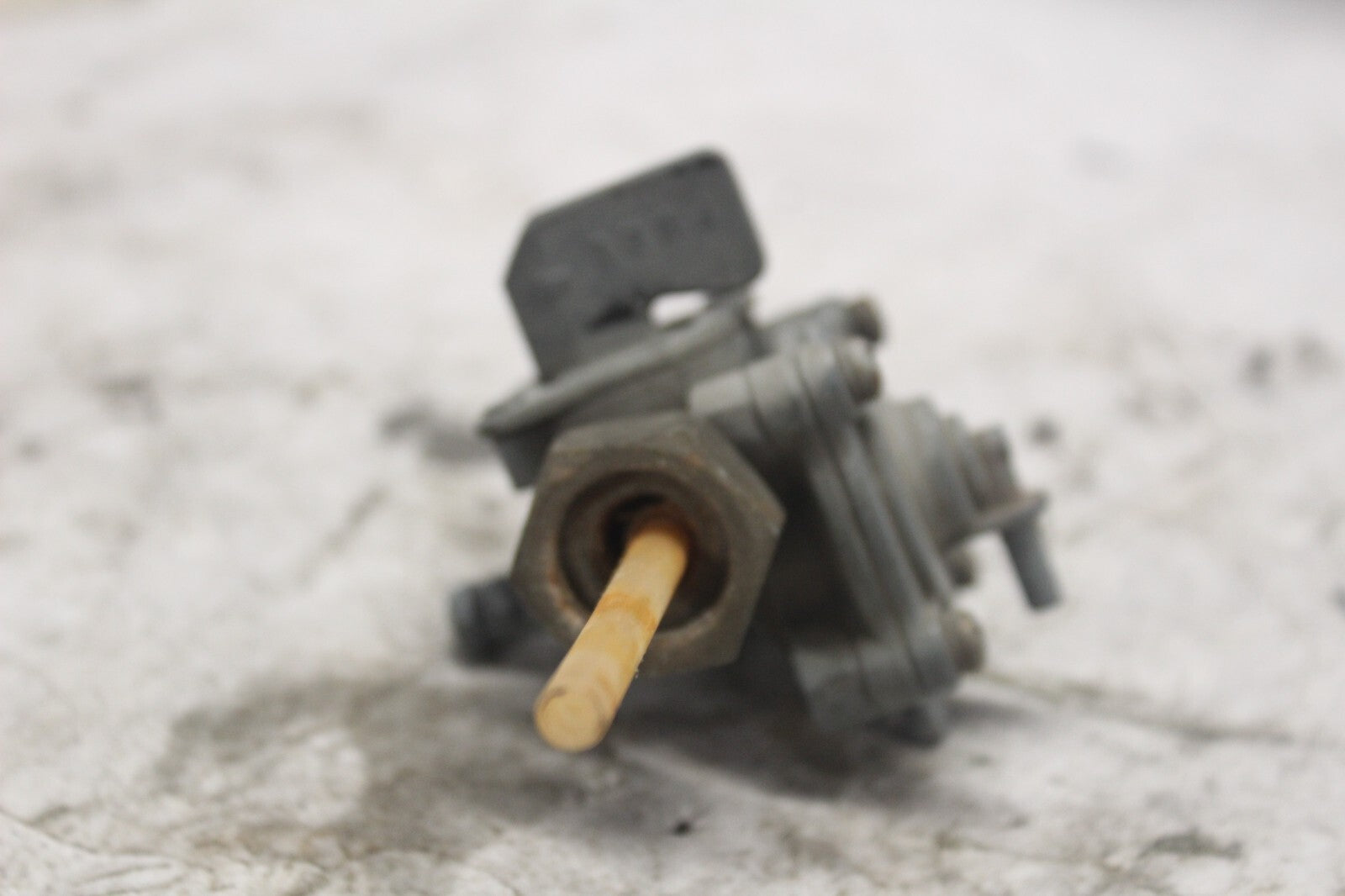 AUTO VALVE ASSY (PETCOCK) 16950-MC9-830 1982 HONDA GL500I SILVERWING