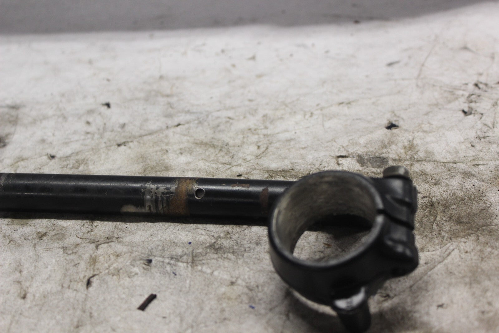 RIGHT HANDLEBAR BLACK SCRATCHED SEE PICS 53100-MAS-E00 1998 HONDA CBR900RR