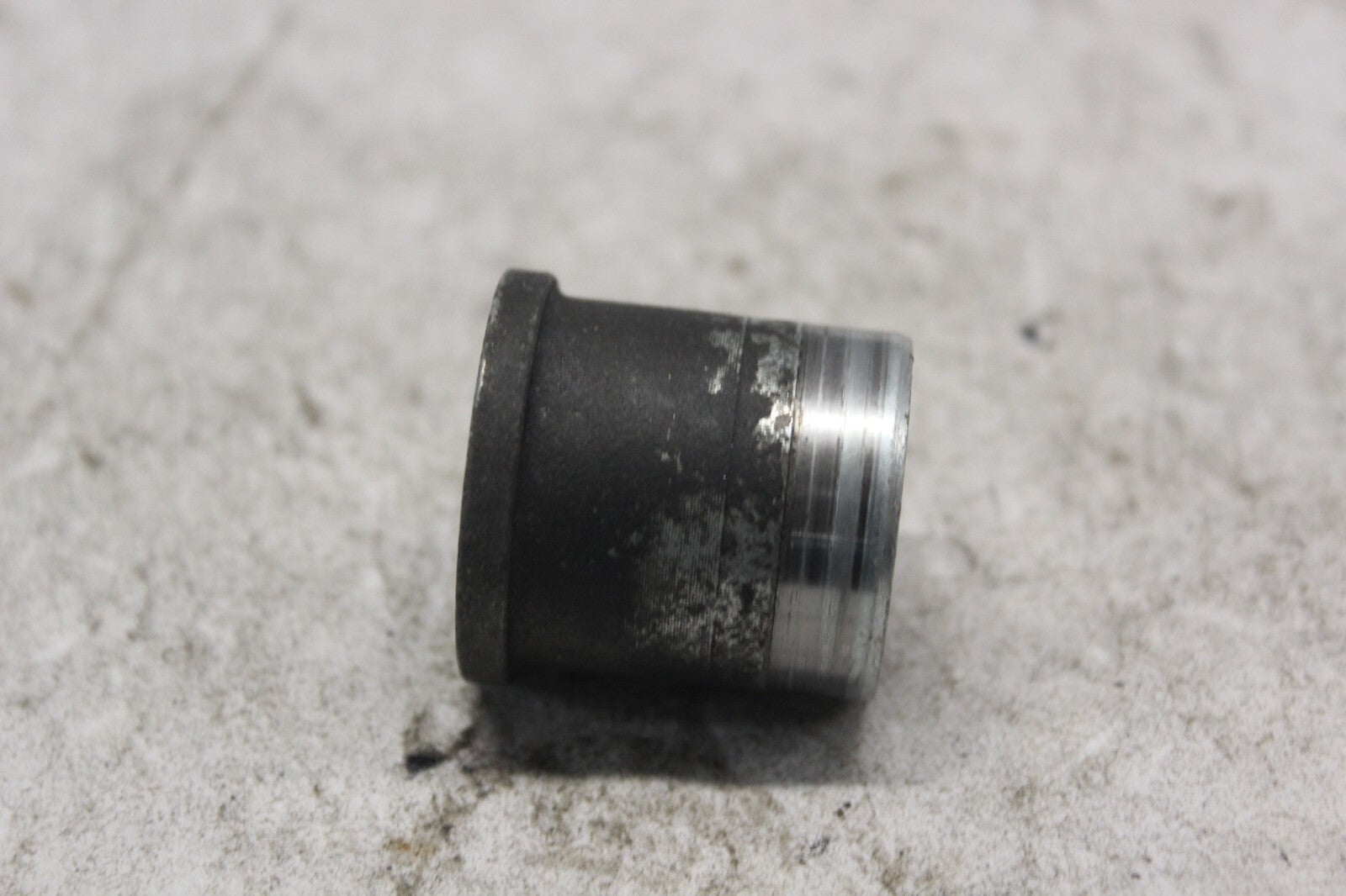 FRONT RIGHT AXLE COLLAR 44311-MAZ-000 1998 HONDA CBR900RR