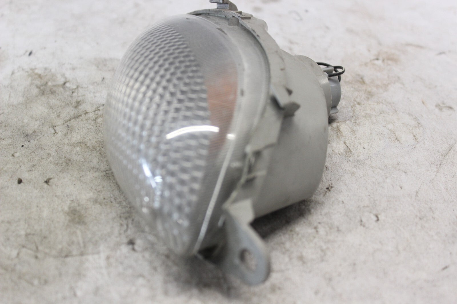 FRONT LEFT TURN SIGNAL ASSY 35602-24F00 2002 SUZUKI HAYABUSA GSX1300R