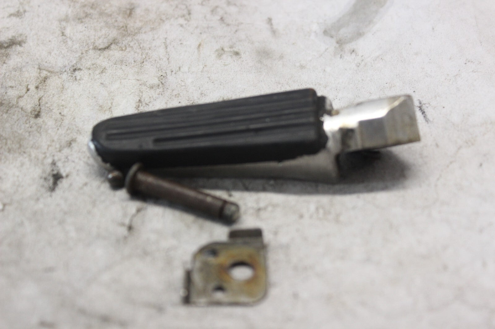 PASSENGER BAR ASSY LEFT 43620-33E11 2002 SUZUKI HAYABUSA GSX1300R