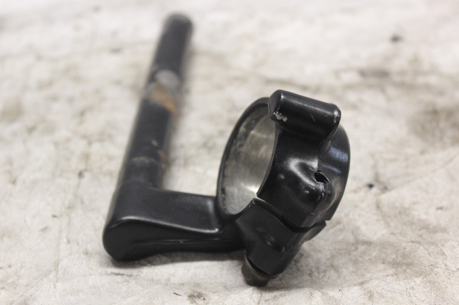 RIGHT HANDLEBAR BLACK SCRATCHED SEE PICS 53100-MAS-E00 1998 HONDA CBR900RR