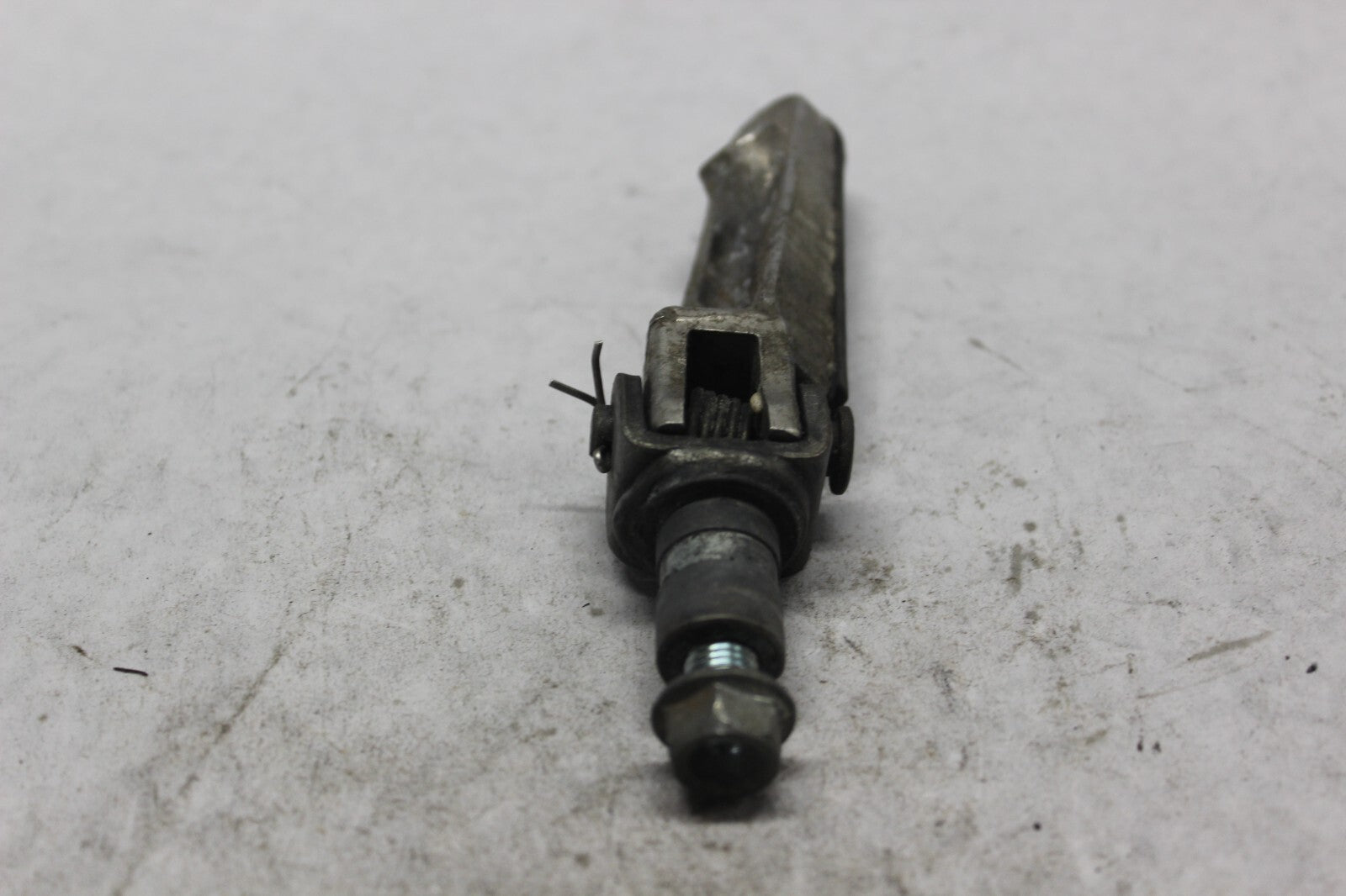 RIGHT MAIN STEP BAR W/ BRACKET 50660-KV3-700 1998 HONDA CBR900RR