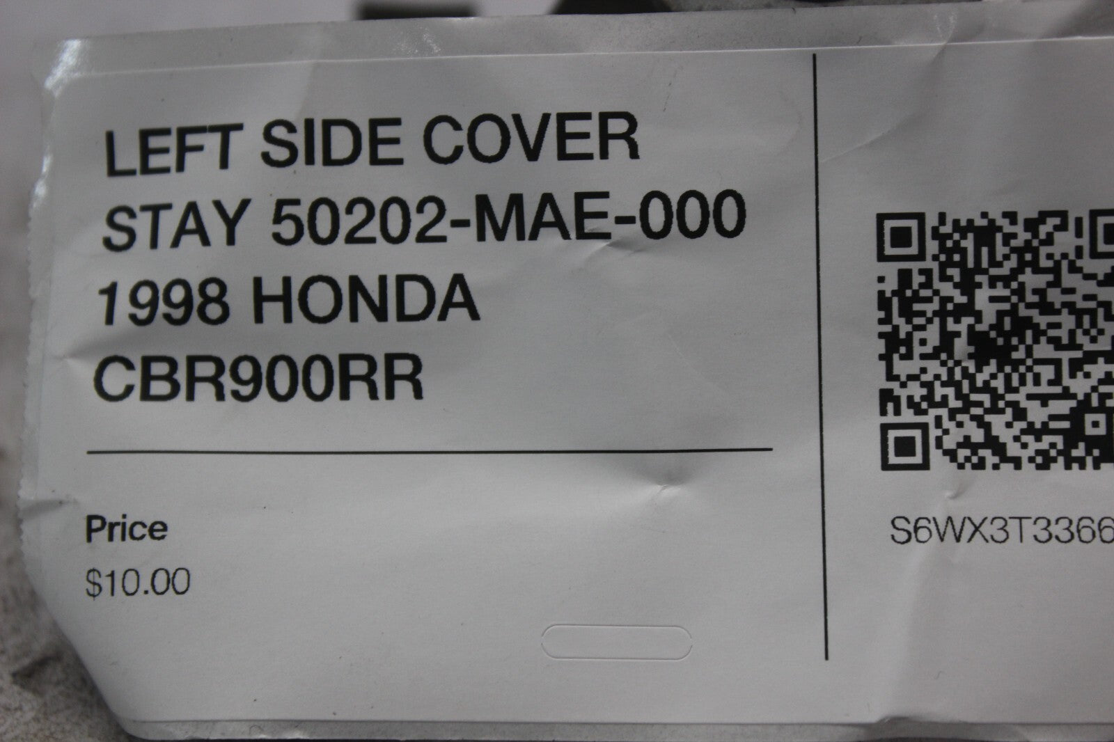 LEFT SIDE COVER STAY 50202-MAE-000 1998 HONDA CBR900RR