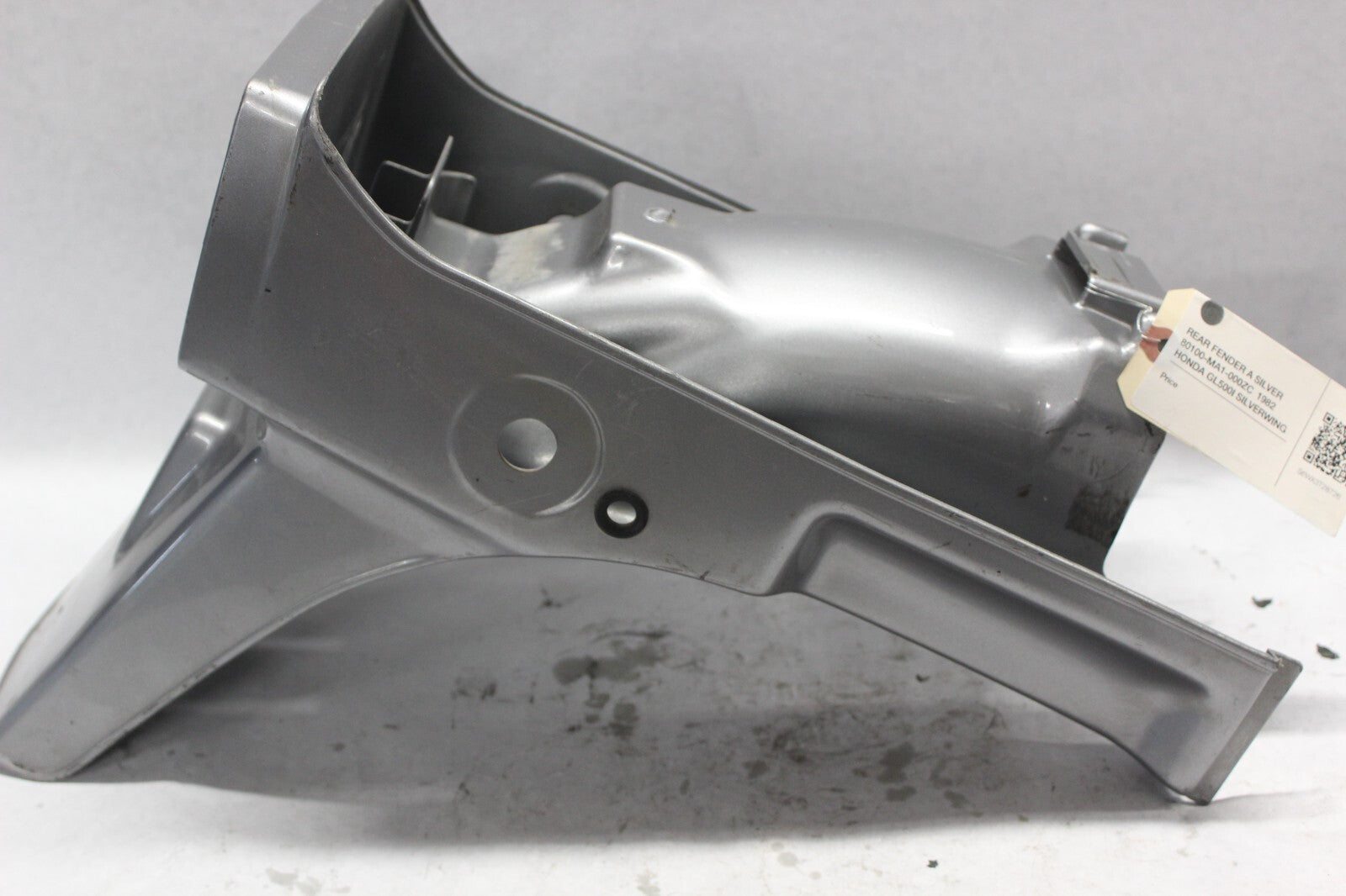 REAR FENDER A SILVER 80100-MA1-000ZC  1982 HONDA GL500I SILVERWING