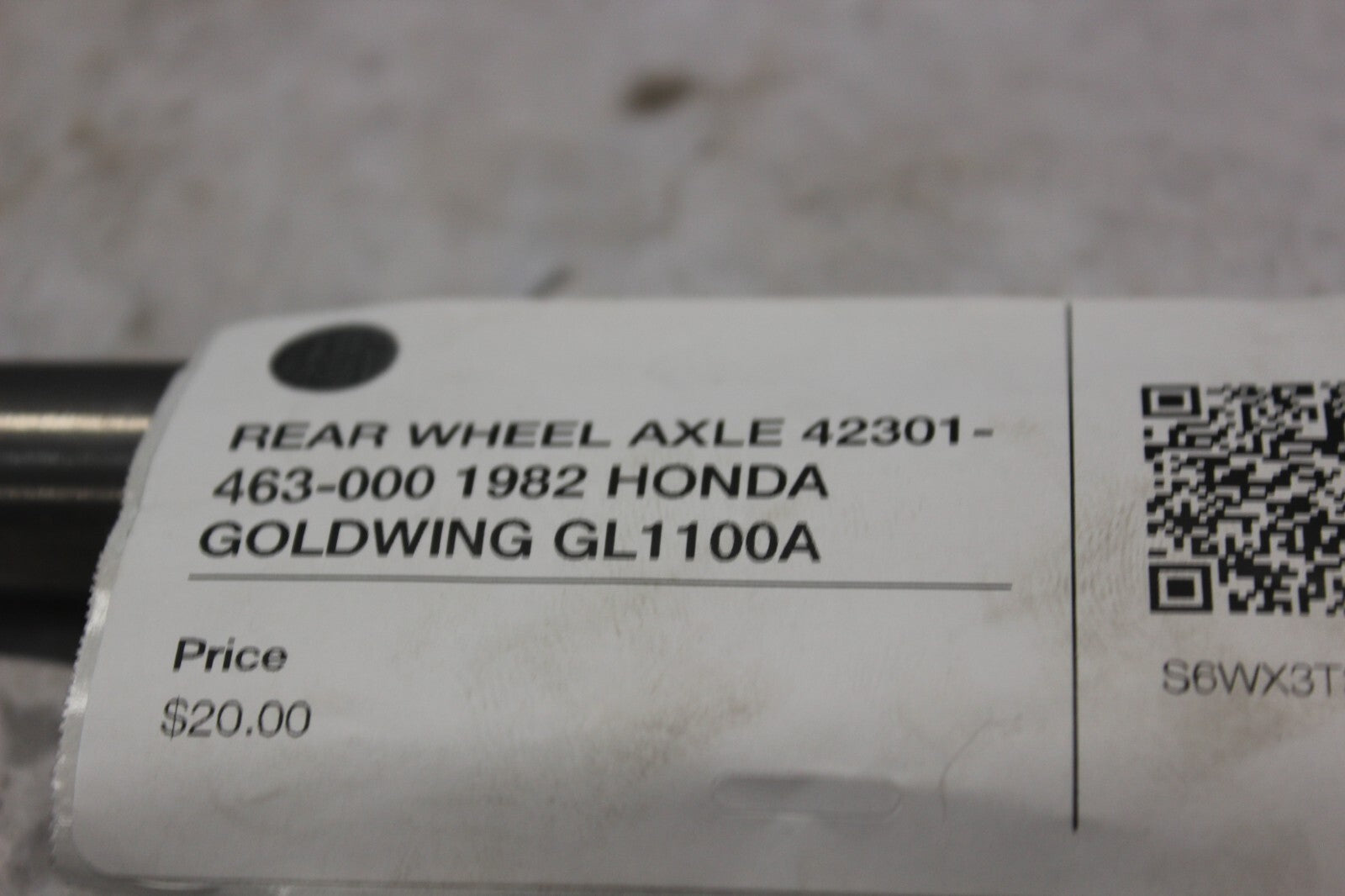 REAR WHEEL AXLE 42301-463-000 1982 HONDA GOLDWING GL1100A