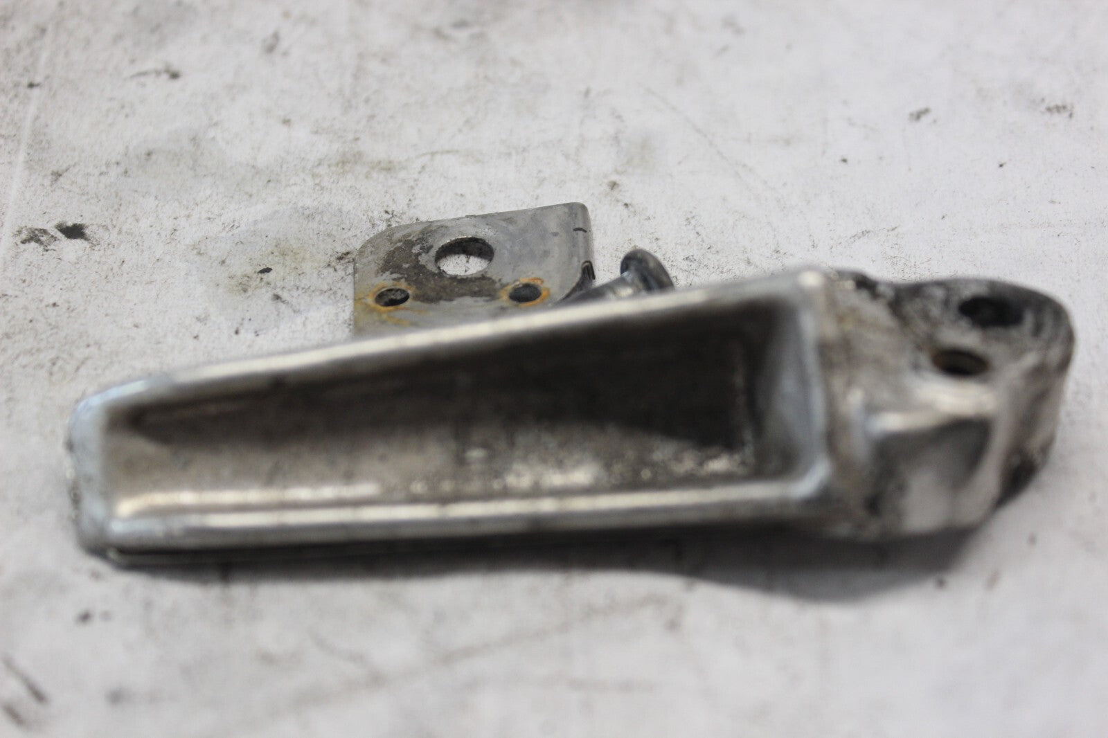 PASSENGER LEFT FOOTPEG ASSY 43621-35F00 2002 SUZUKI GSX-R1000