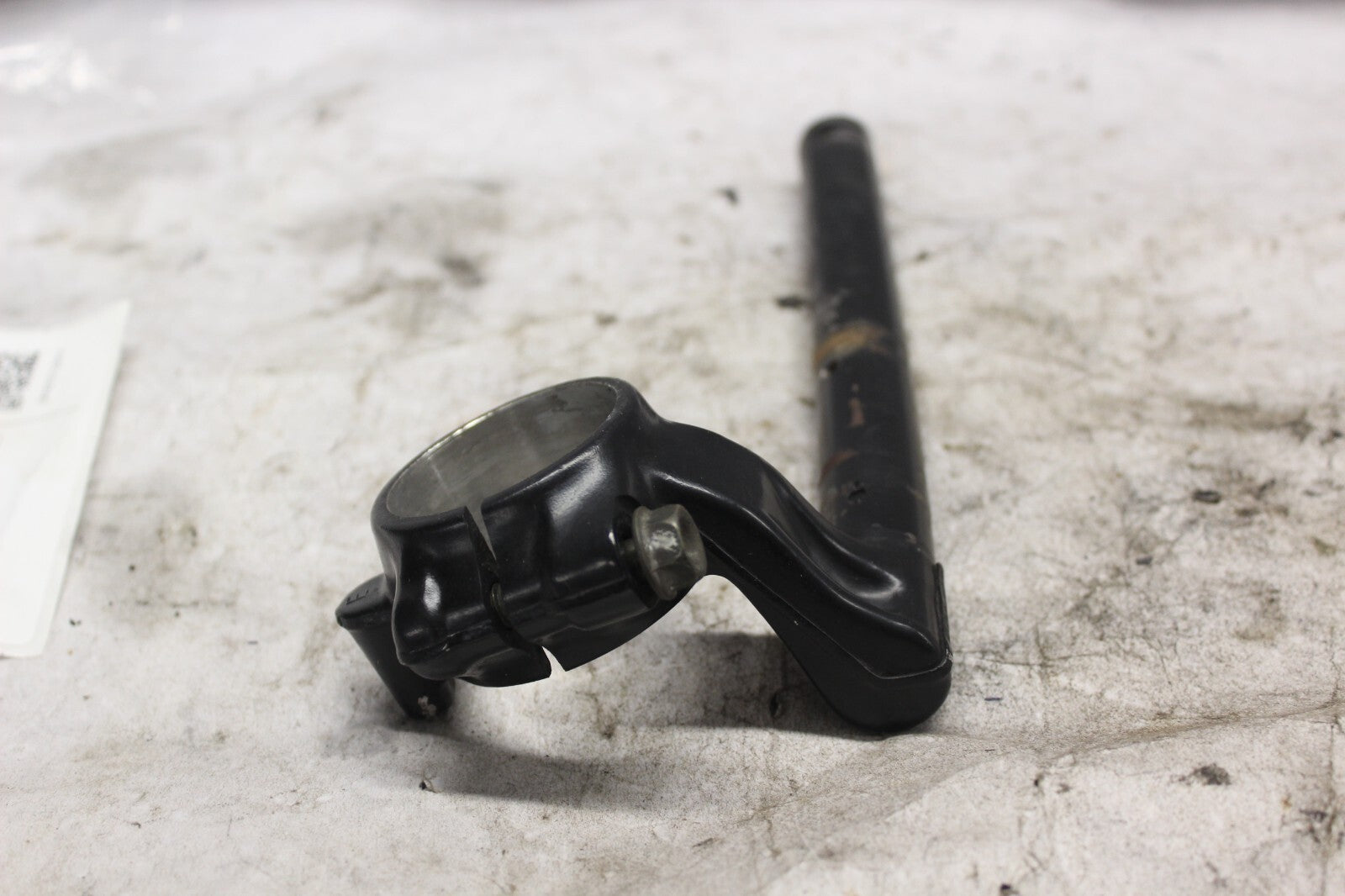 RIGHT HANDLEBAR BLACK SCRATCHED SEE PICS 53100-MAS-E00 1998 HONDA CBR900RR