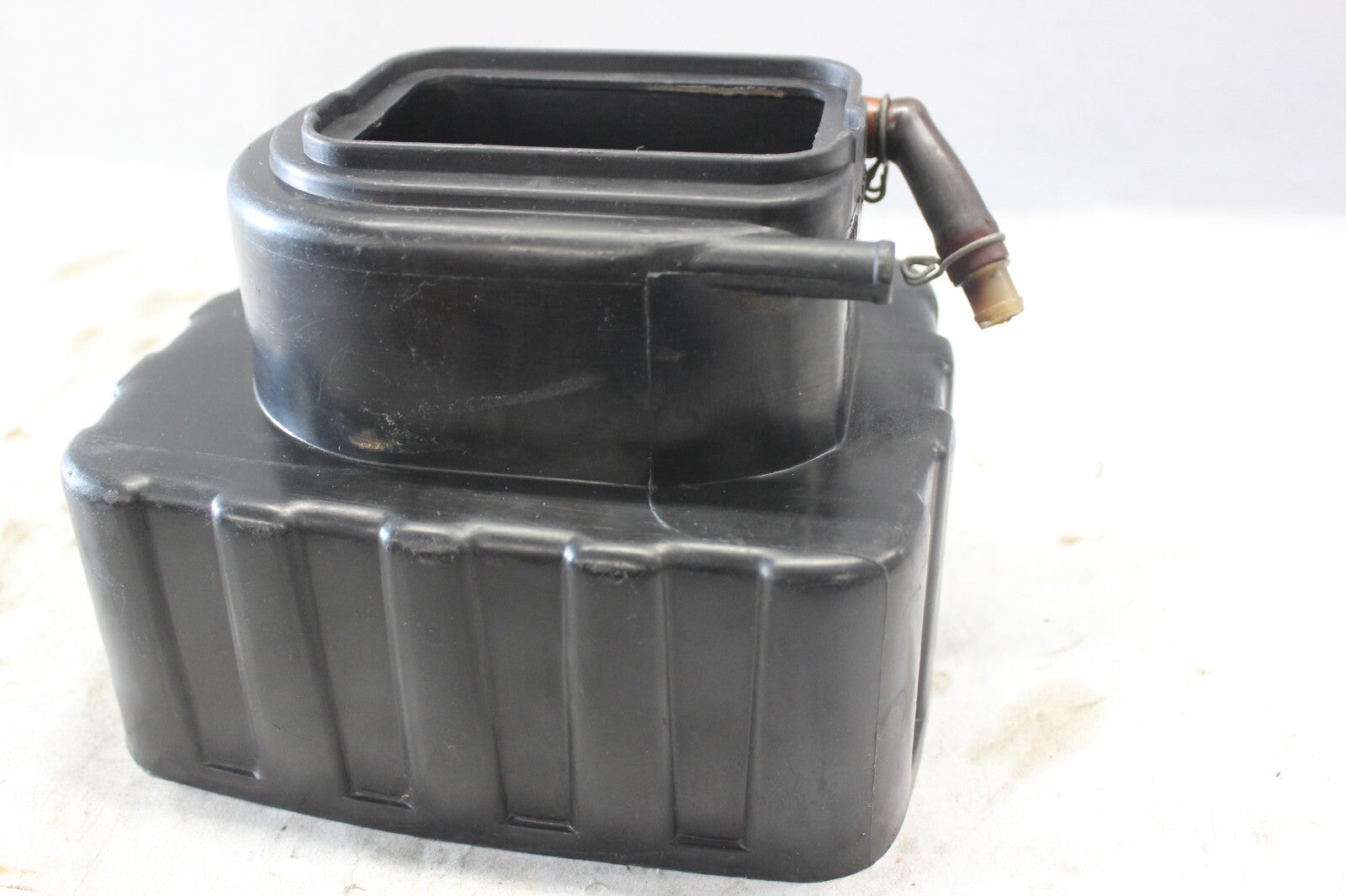 AIR CLEANER HOUSING 17212-463-000 1982 HONDA GOLDWING GL1100A