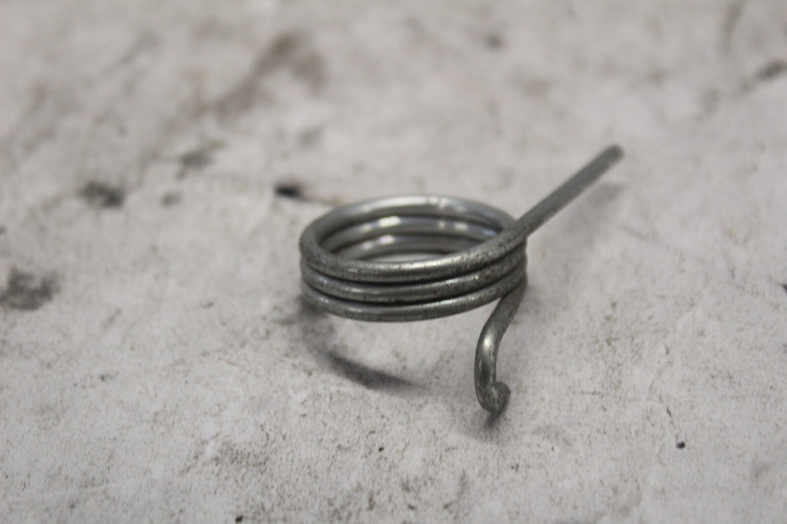 LEFT SEAT LOCK SPRING B 77227-MA1-000 1982 HONDA GL500I SILVERWING