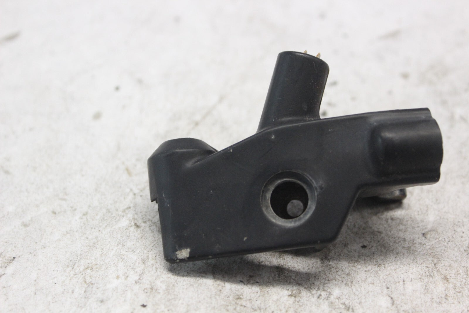 LEFT HANDLEBAR BRACKET 53172-KT8-710 1998 HONDA CBR900RR