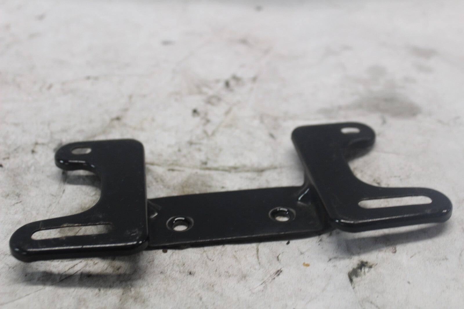 LICENSE PLATE BRACKET 84701-MA1-670  1982 HONDA GL500I SILVERWING