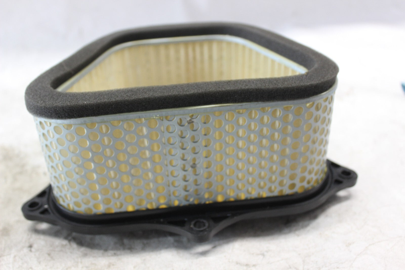 AIR FILTER ASSY LIKE NEW 13780-24F02 2002 SUZUKI HAYABUSA GSX1300R