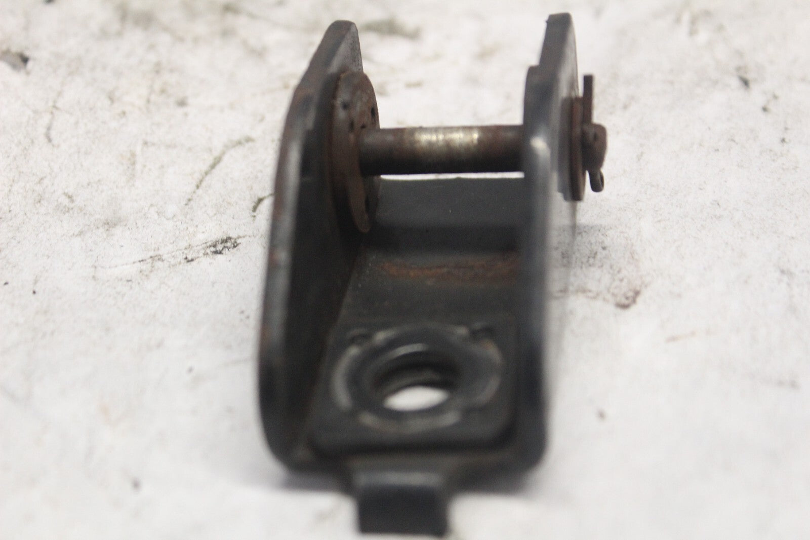 PASSENGER FOOTPEG BRACKET 50711-415-010 1982 HONDA GL500I SILVERWING