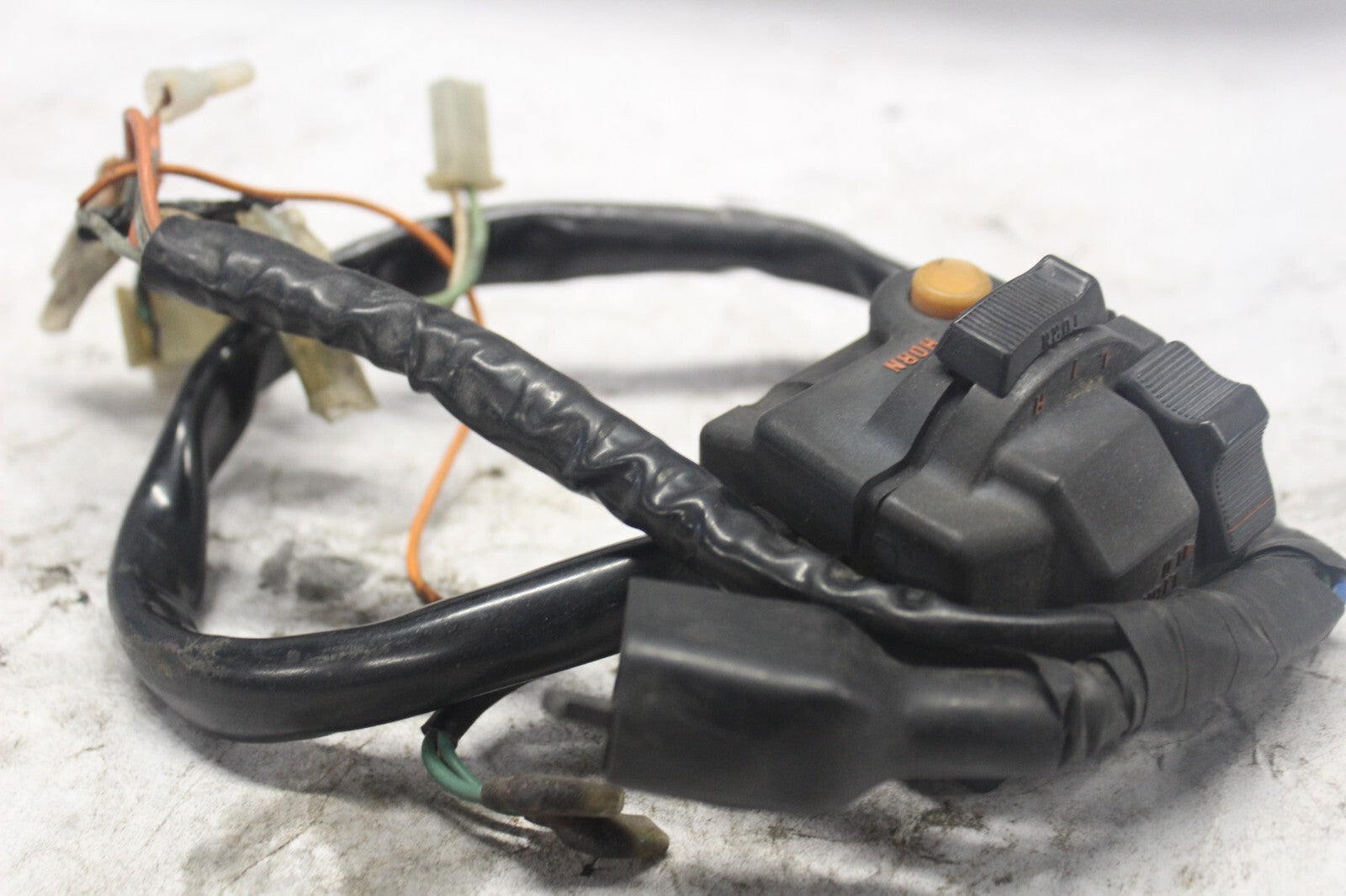 TURN SIGNAL SWITCH ASSY LEFT 35200-MA1-770  1982 HONDA GL500I SILVERWING