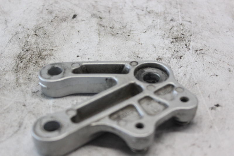 FRONT LEFT FOOTREST BRACKET 43521-35F00 2002 SUZUKI GSX-R1000