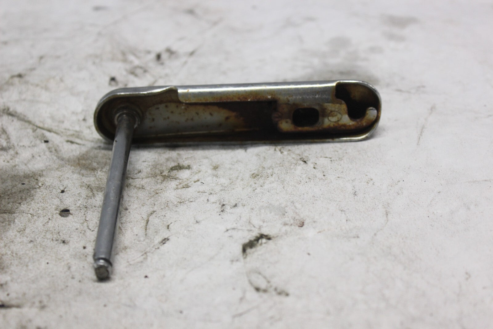 LEFT SEAT LOCK SHAFT 77229-MA1-730 1982 HONDA GL500I SILVERWING