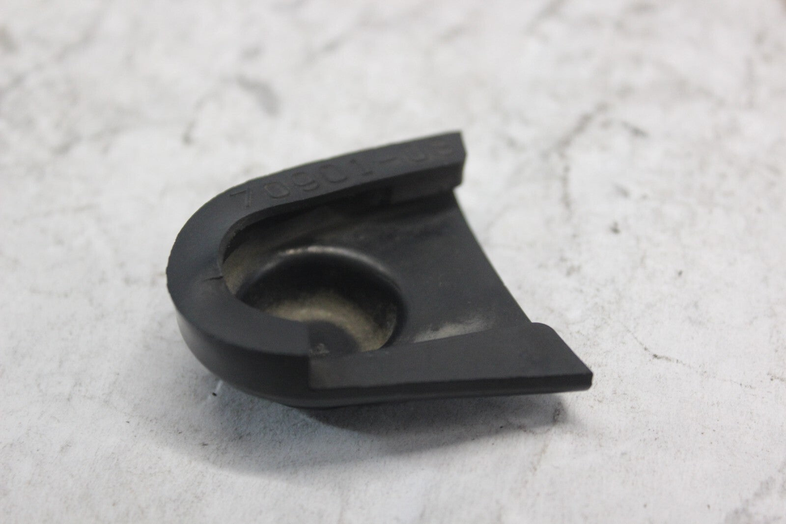 TANK BRACKET RUBBER BOOT RIGHT 70901-08 2008 H-D ELECTRAGLIDE FLHT