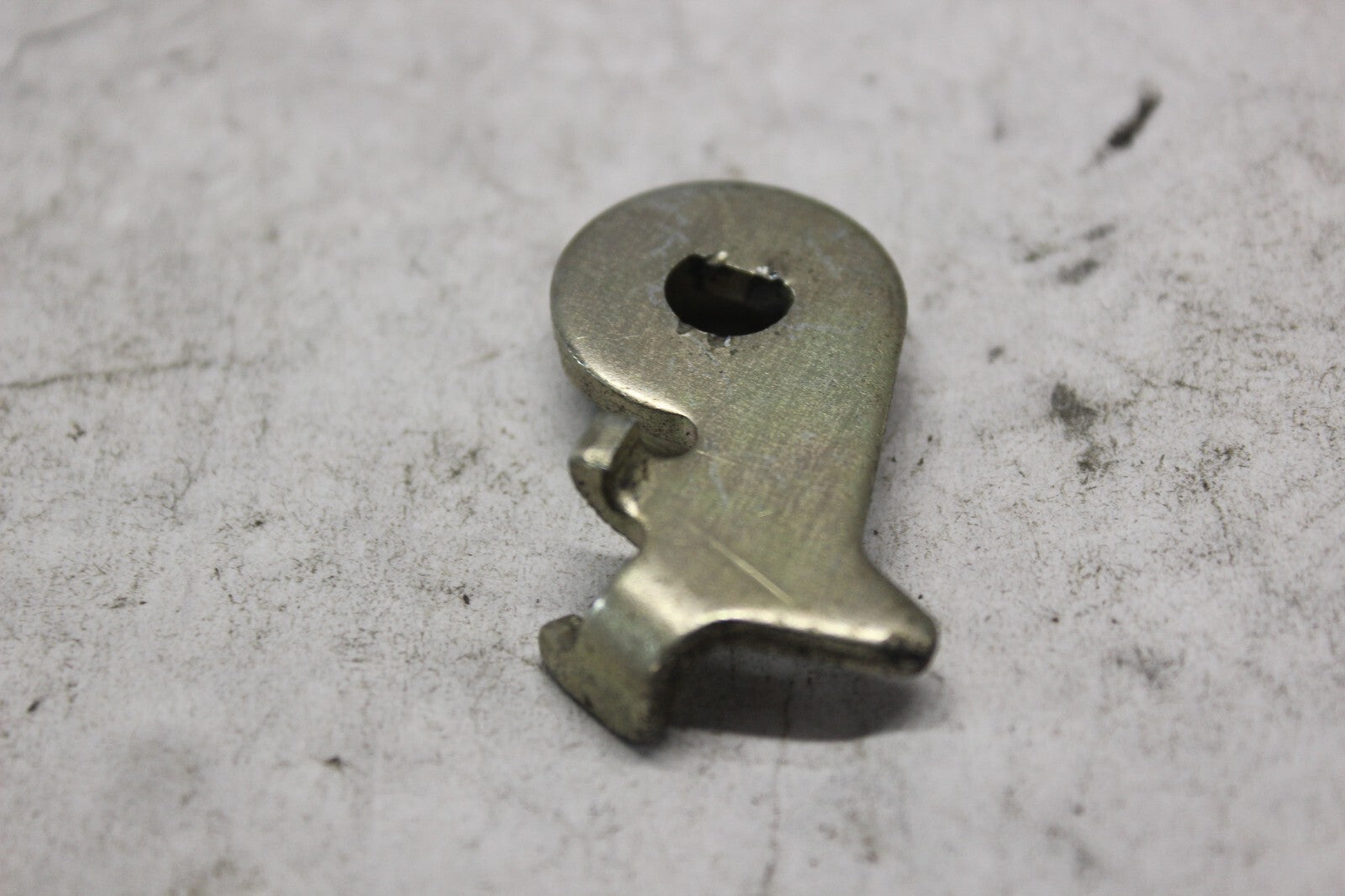 RIGHT SEAT LOCK PLATE 77222-MA1-000 1982 HONDA GL500I SILVERWING