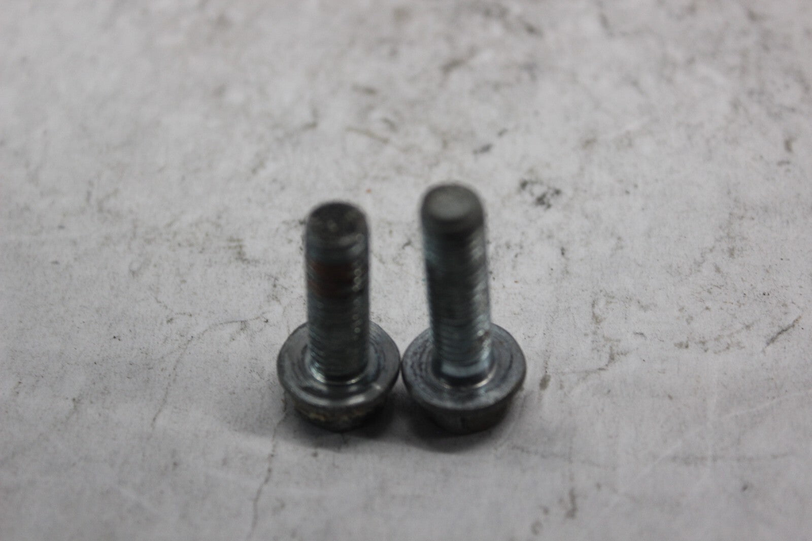 PASSENGER STEP HOLDER BOLT 2PCS 96400-08028-00 1998 HONDA CBR900RR