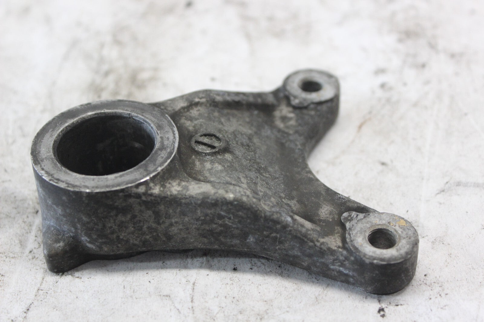 REAR CALIPER BRACKET 69721-40F00 2002 SUZUKI GSX-R1000