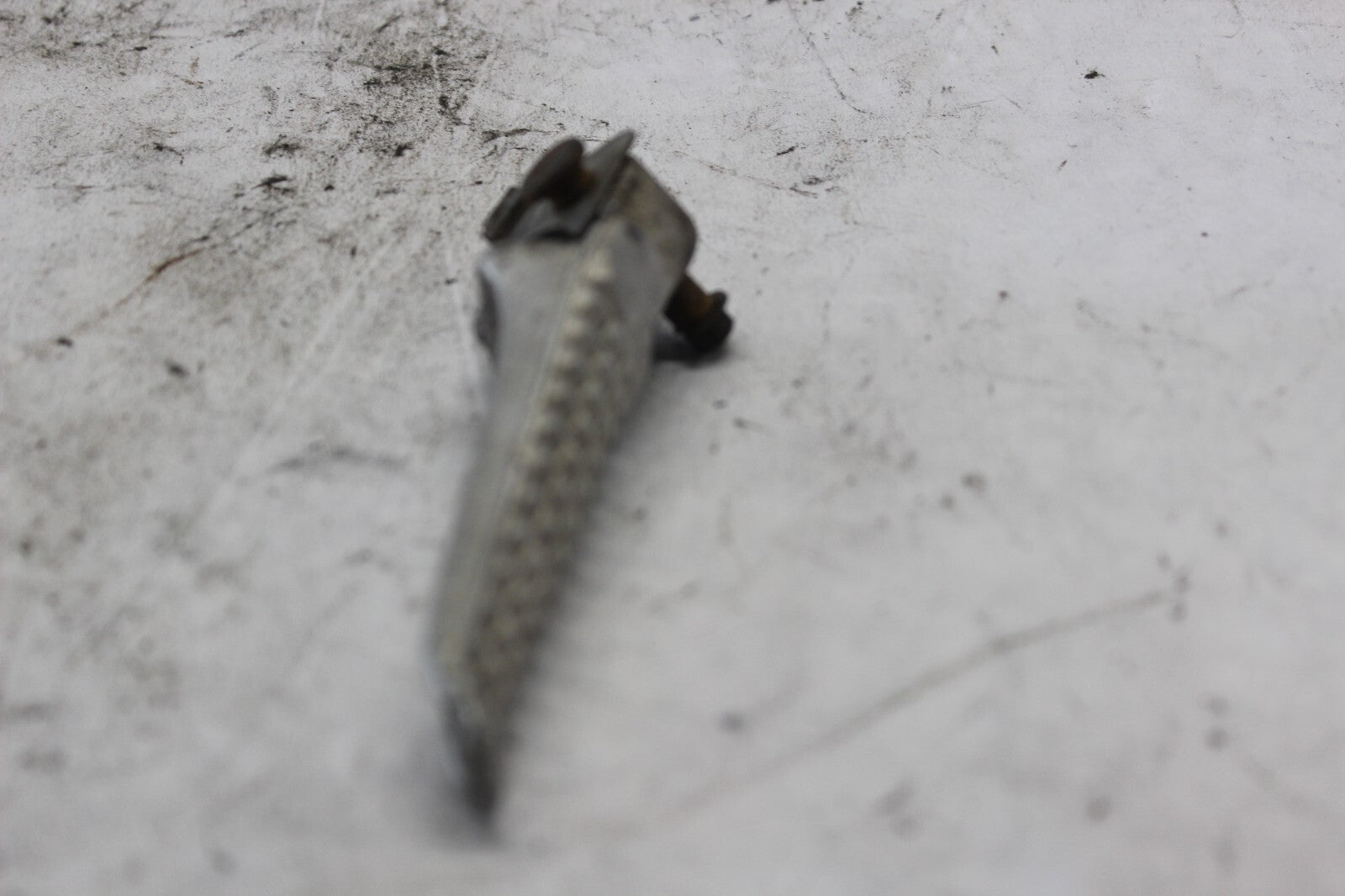 RIGHT PASSENGER FOOTREST BAR 43611-35F00 2002 SUZUKI GSX-R1000