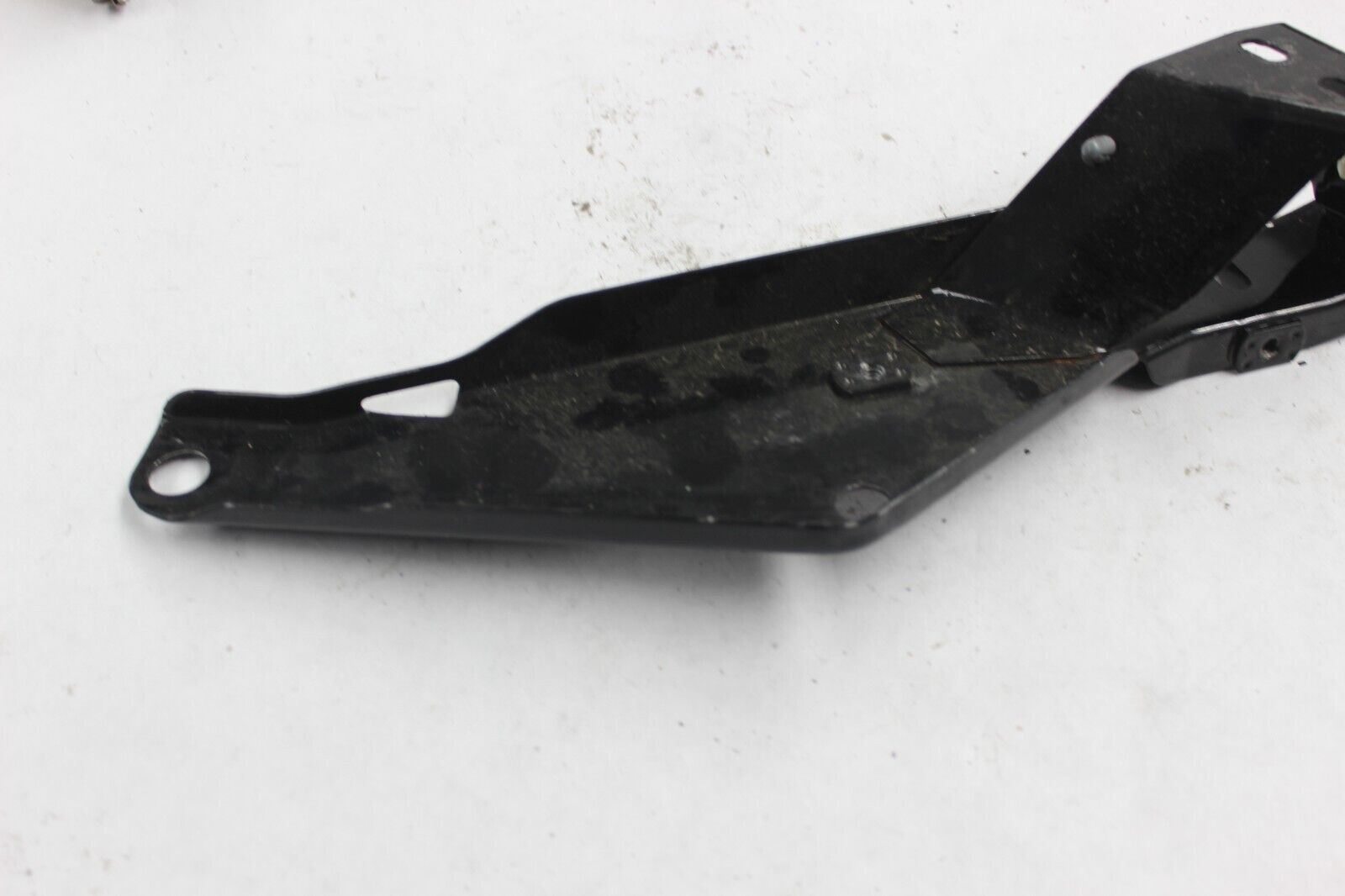 58479-86A Inner Fairing Bracket Right HARLEY DAVIDSON