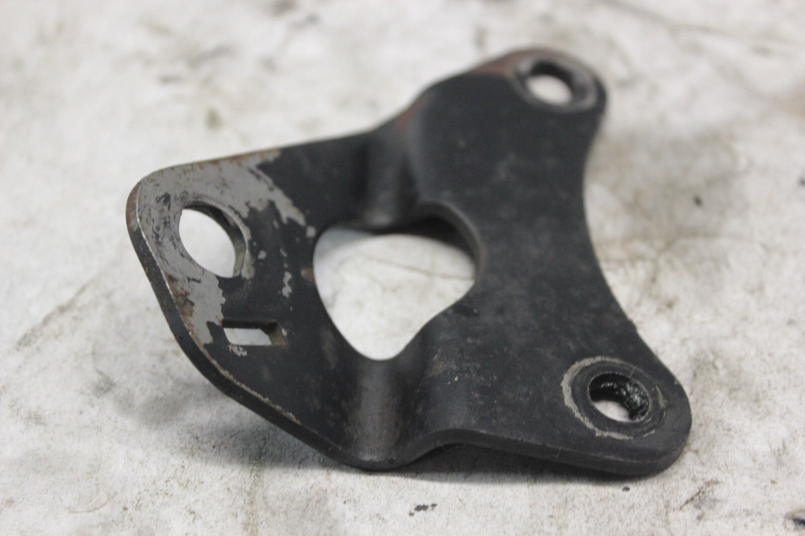 RIGHT MUFFLER BRACKET 18318-MA1-003 1982 HONDA GL500I SILVERWING