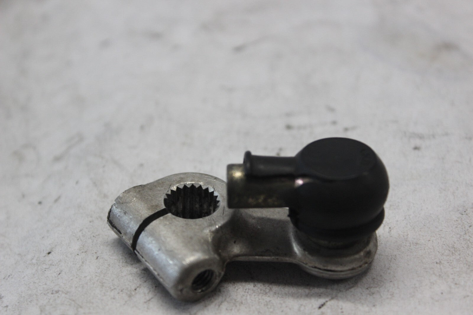 GEARSHIFT LINK ARM 25520-24F00 2002 SUZUKI GSX-R1000