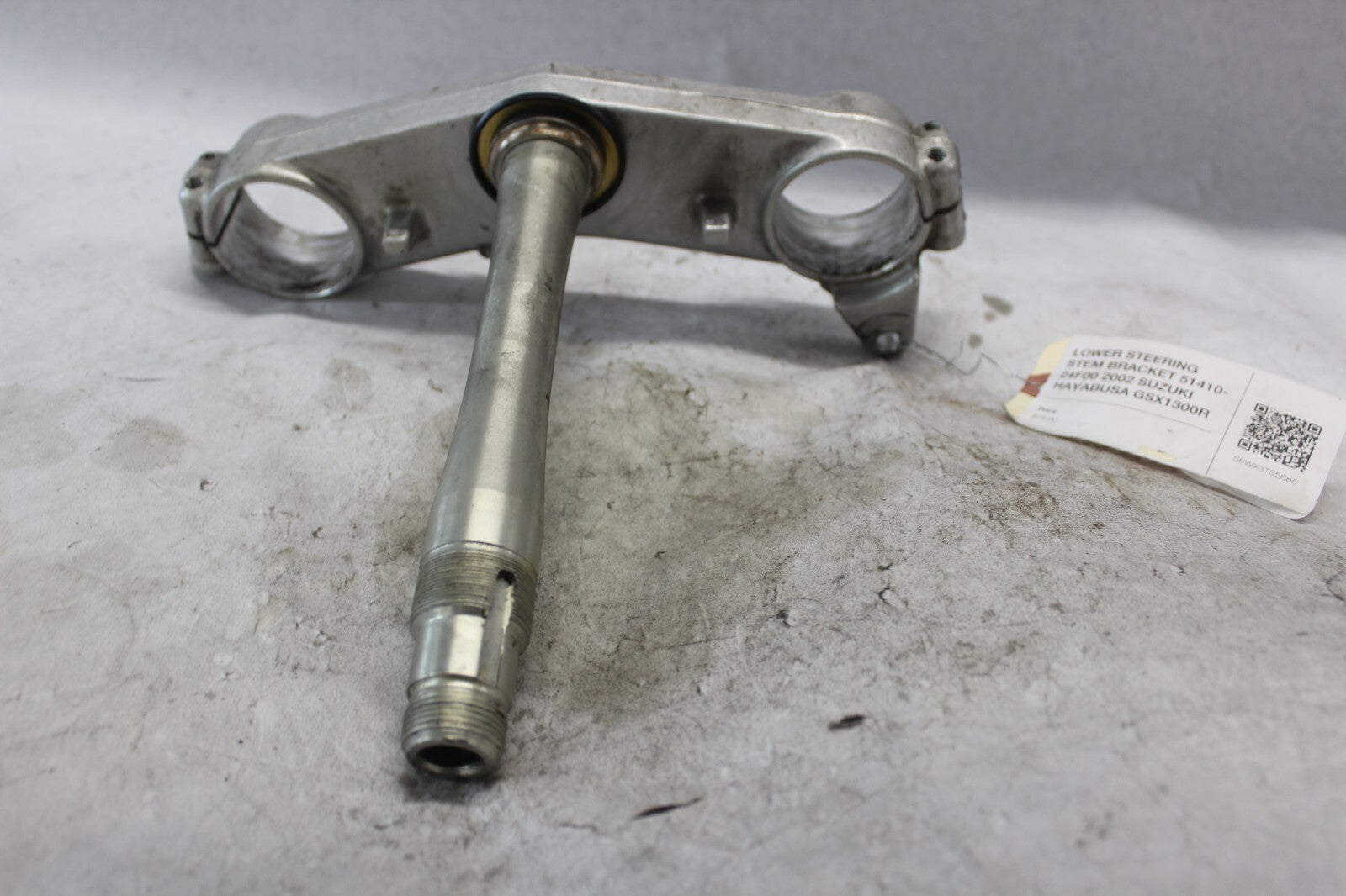 LOWER STEERING STEM BRACKET 51410-24F00 2002 SUZUKI HAYABUSA GSX1300R