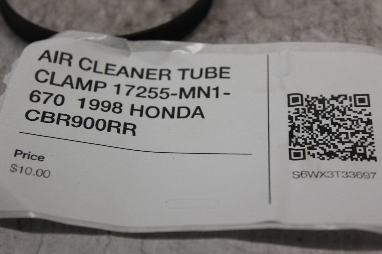 AIR CLEANER TUBE CLAMP 17255-MN1-670  1998 HONDA CBR900RR