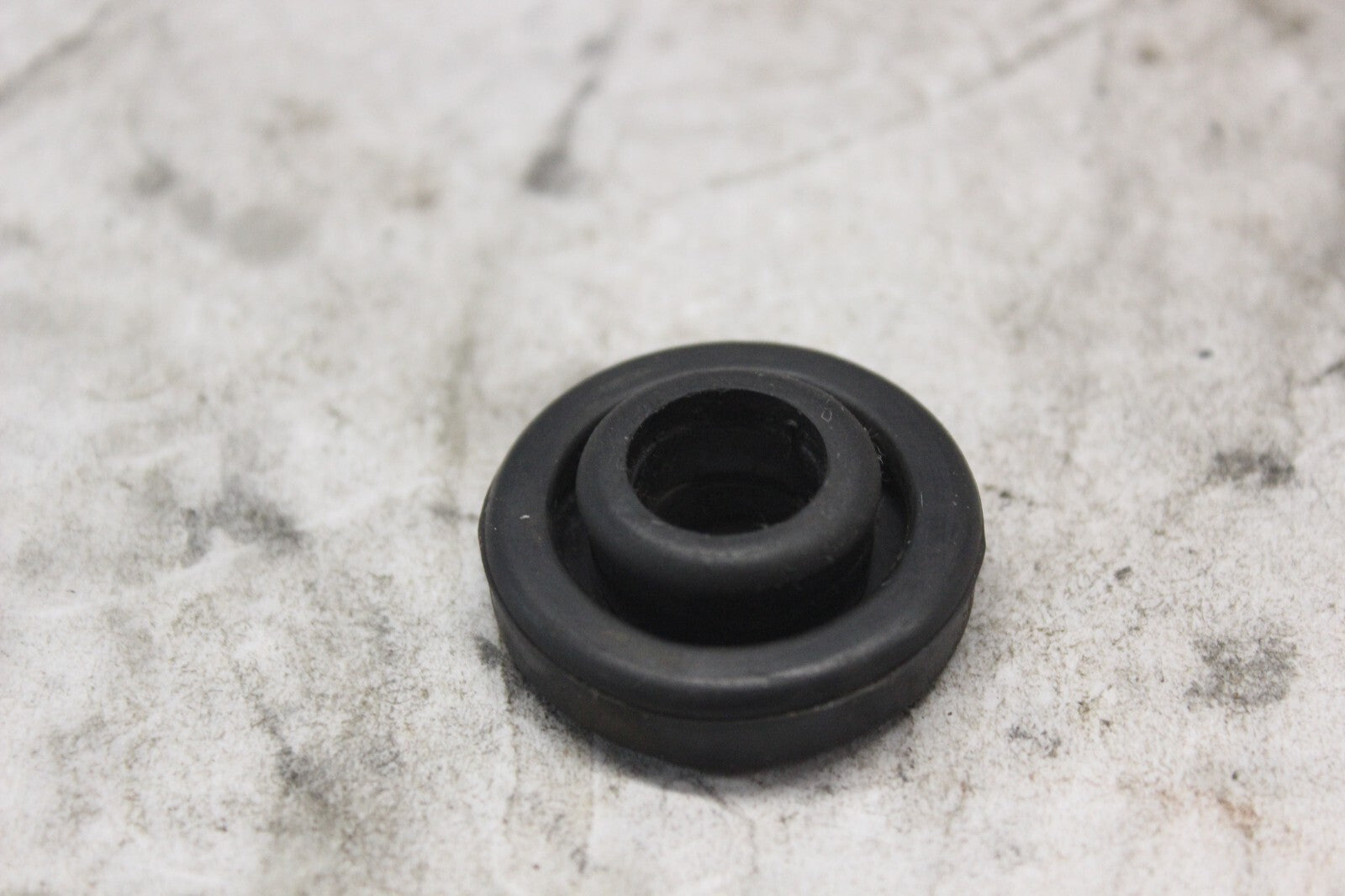 STORAGE TANK GROMMET 17552-MA1-000 1982 HONDA GL500I SILVERWING