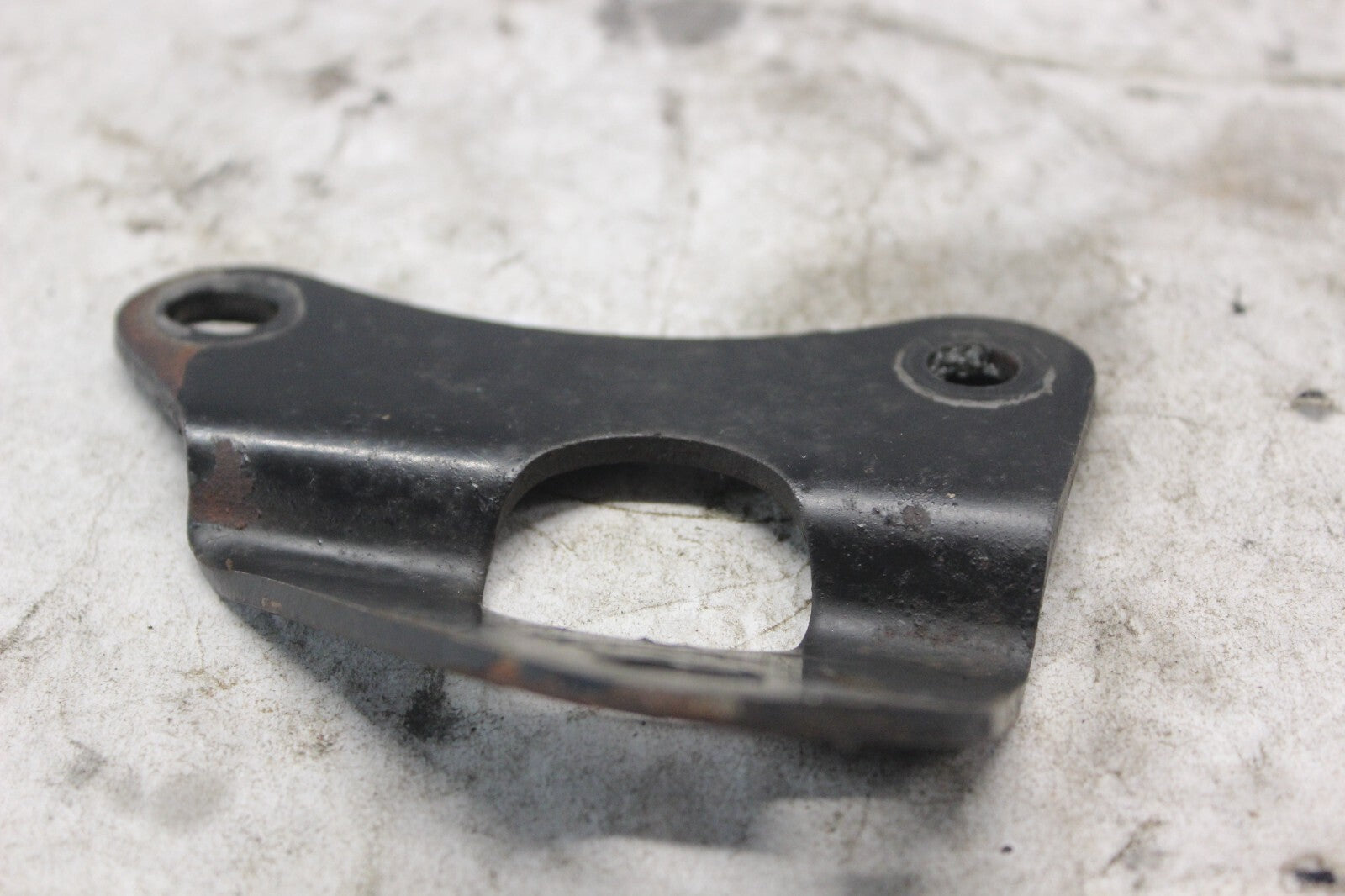 RIGHT MUFFLER BRACKET 18318-MA1-003 1982 HONDA GL500I SILVERWING