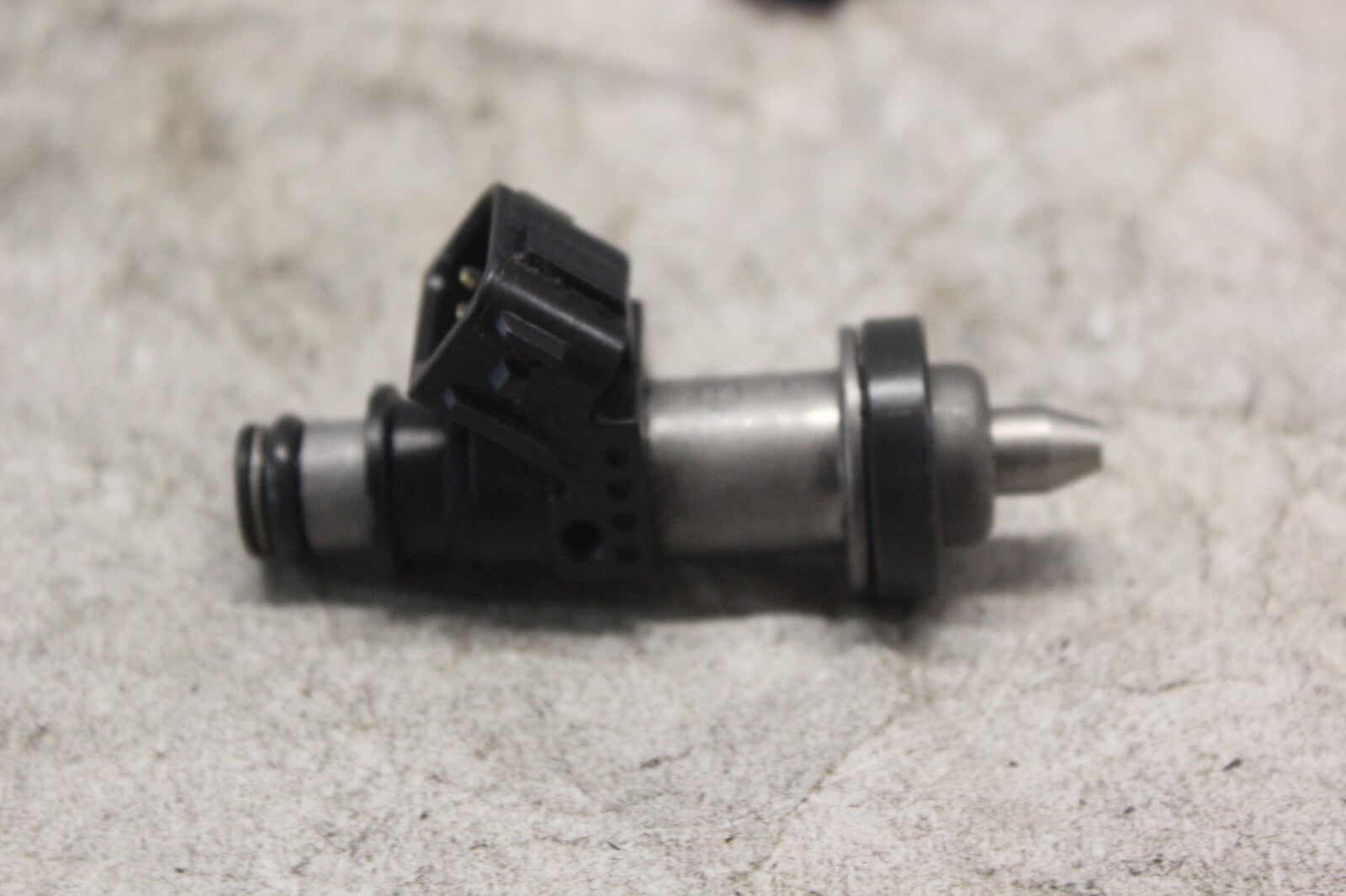FUEL INJECTOR 15710-24F00 2002 SUZUKI HAYABUSA GSX1300R
