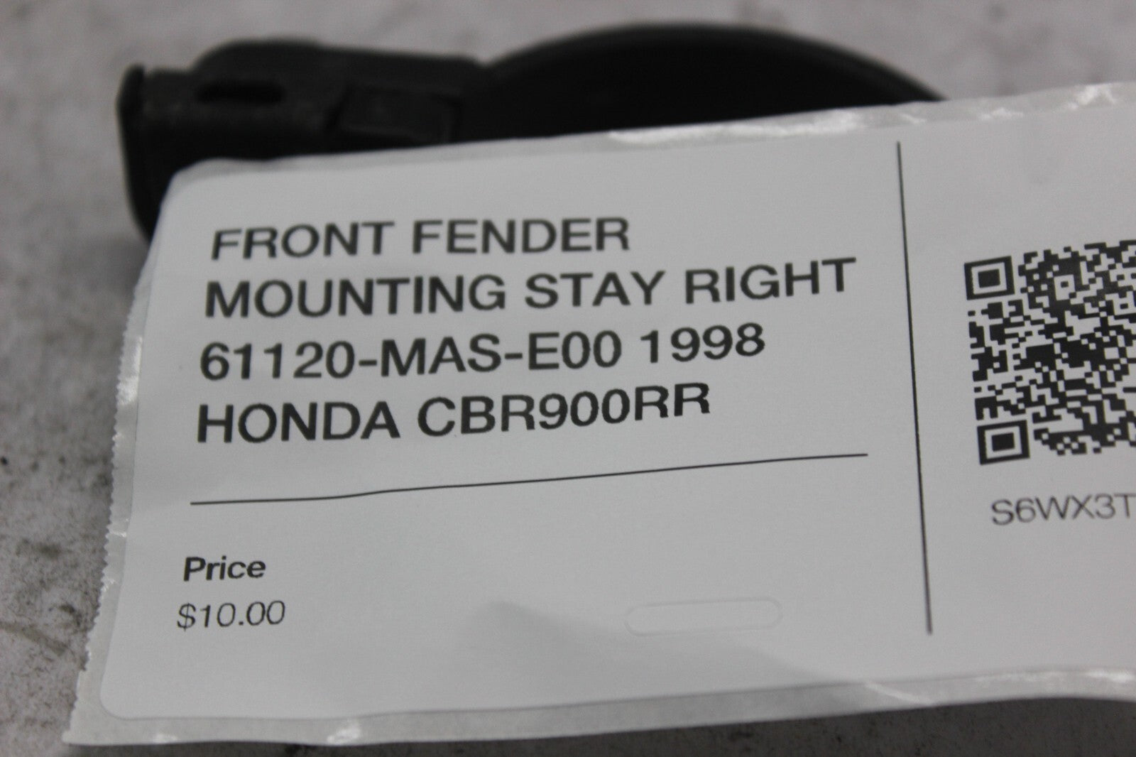 FRONT FENDER MOUNTING STAY RIGHT 61120-MAS-E00 1998 HONDA CBR900RR