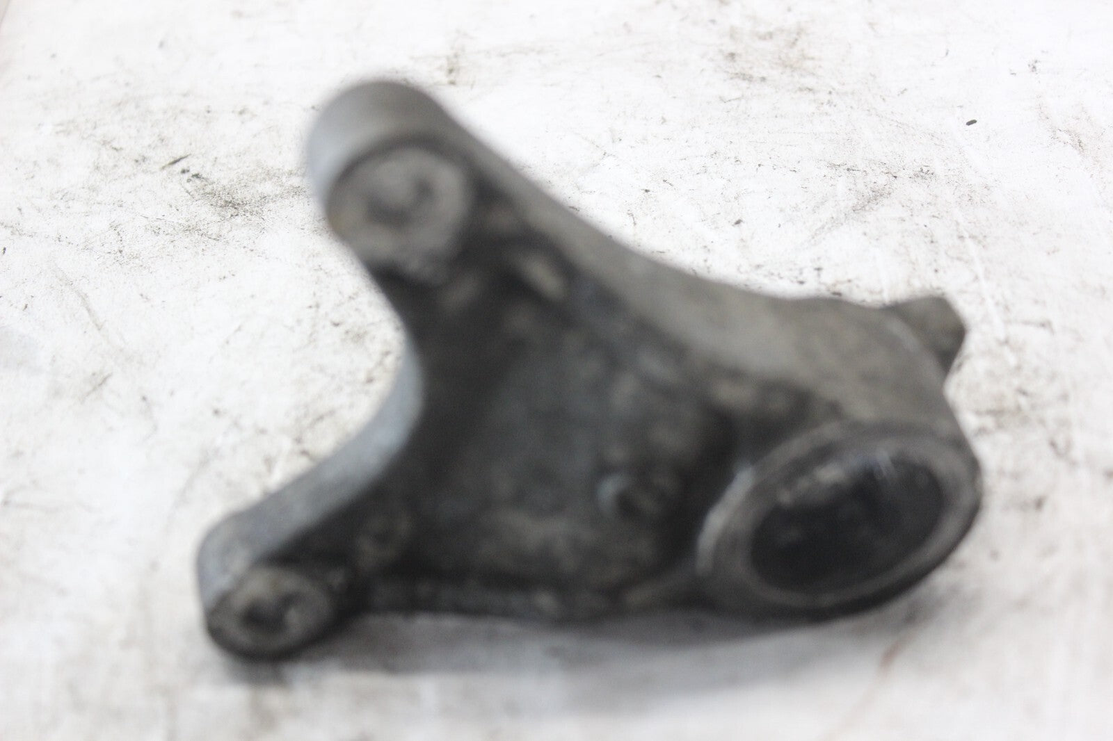 REAR CALIPER BRACKET 69721-40F00 2002 SUZUKI GSX-R1000