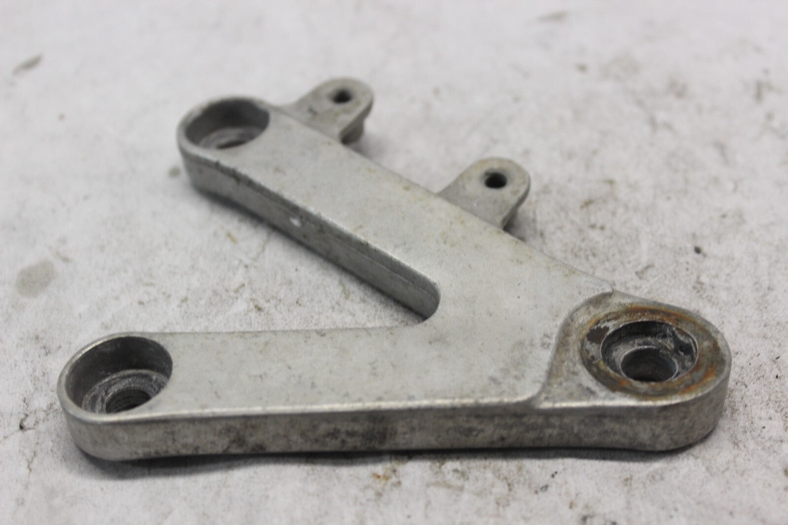 LEFT MAIN STEP HOLDER 50700-MAS-E00 1998 HONDA CBR900RR