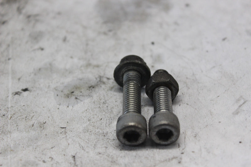 PASSENGER FOOTREST BRACKET BOLT 2PCS 09106-08149 2002 SUZUKI GSX-R1000