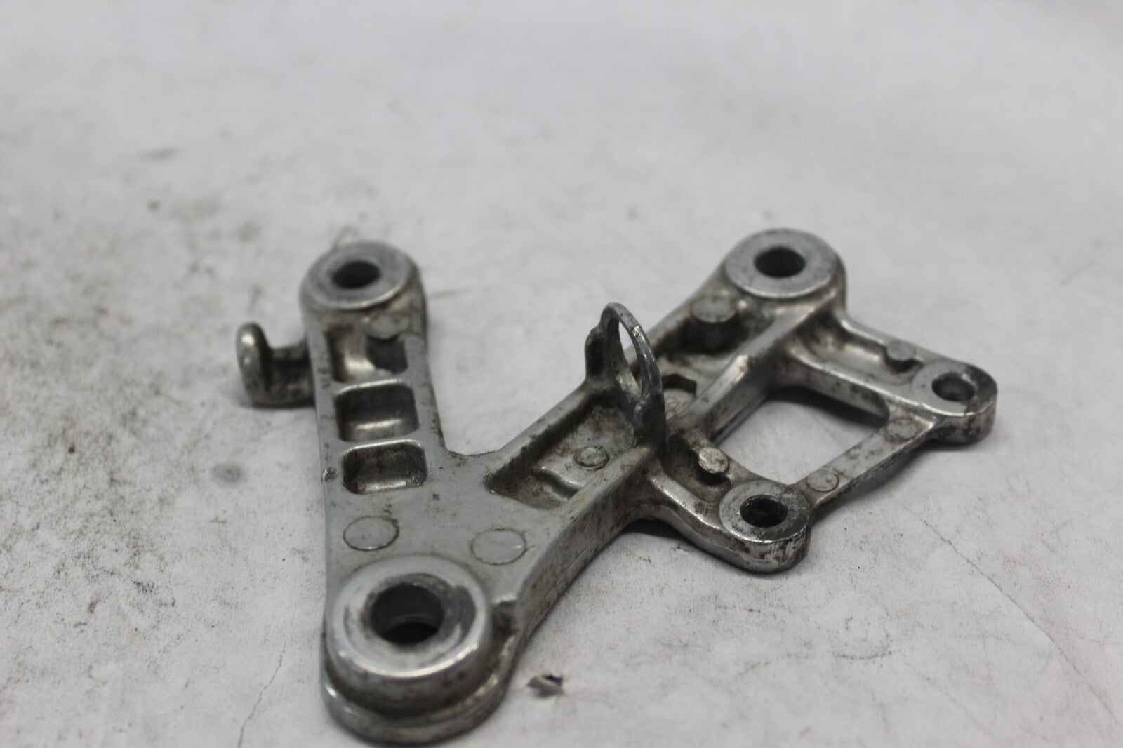 RIGHT MAIN STEP HOLDER 50600-MAS-E00 1998 HONDA CBR900RR