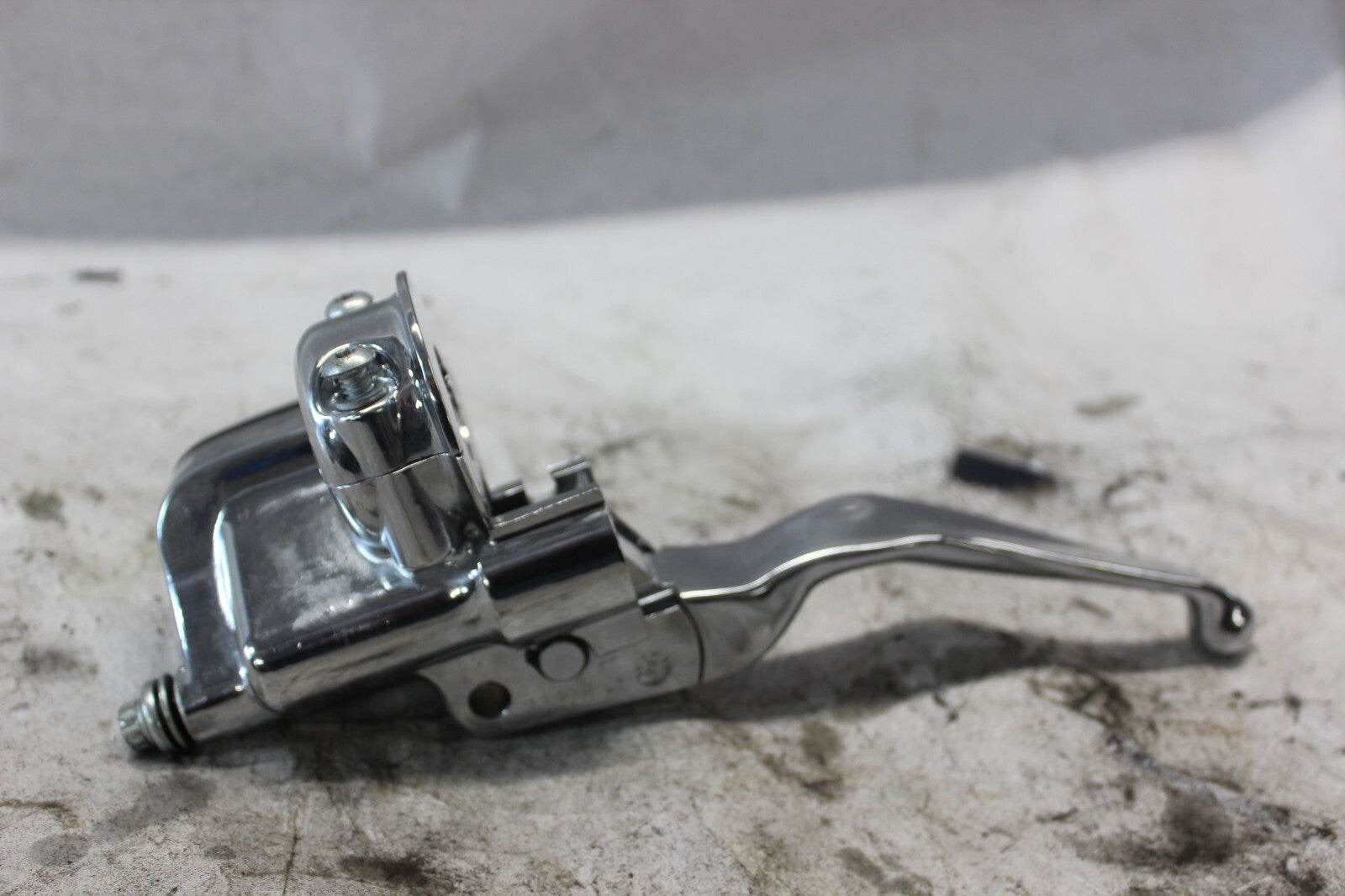 11/16 BORE CHROME MASTER CYLINDER 2005 HARLEY DAVIDSON ROADGLIDE 45105-05