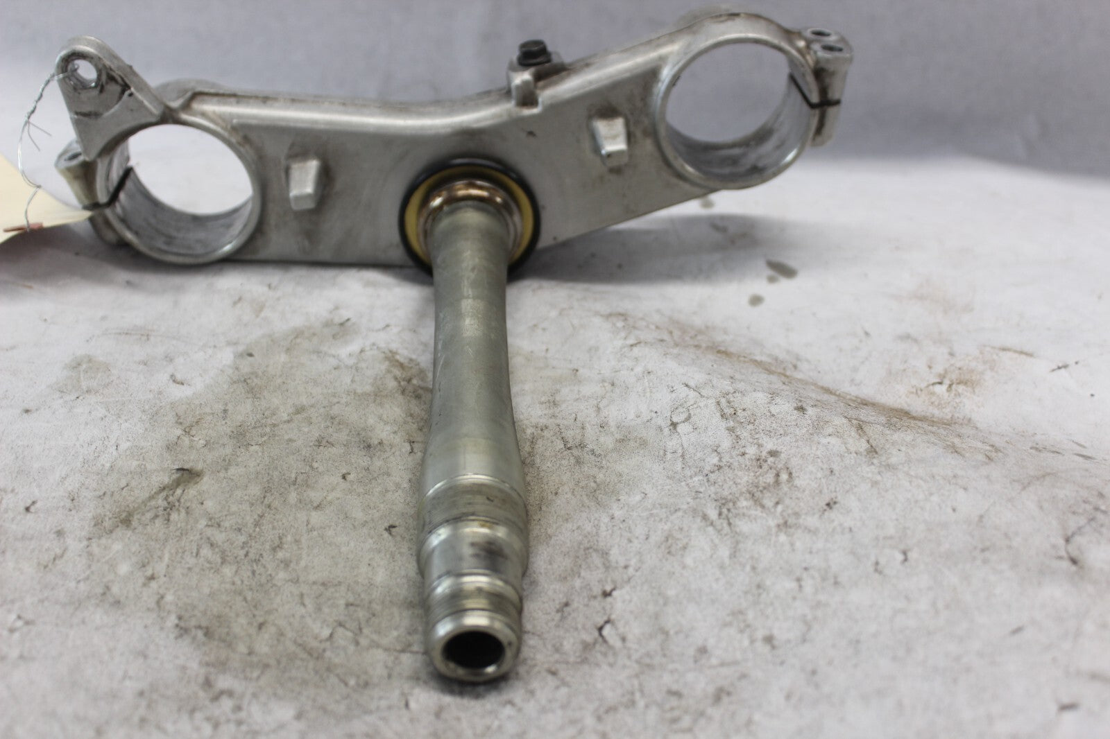 LOWER STEERING STEM BRACKET 51410-24F00 2002 SUZUKI HAYABUSA GSX1300R